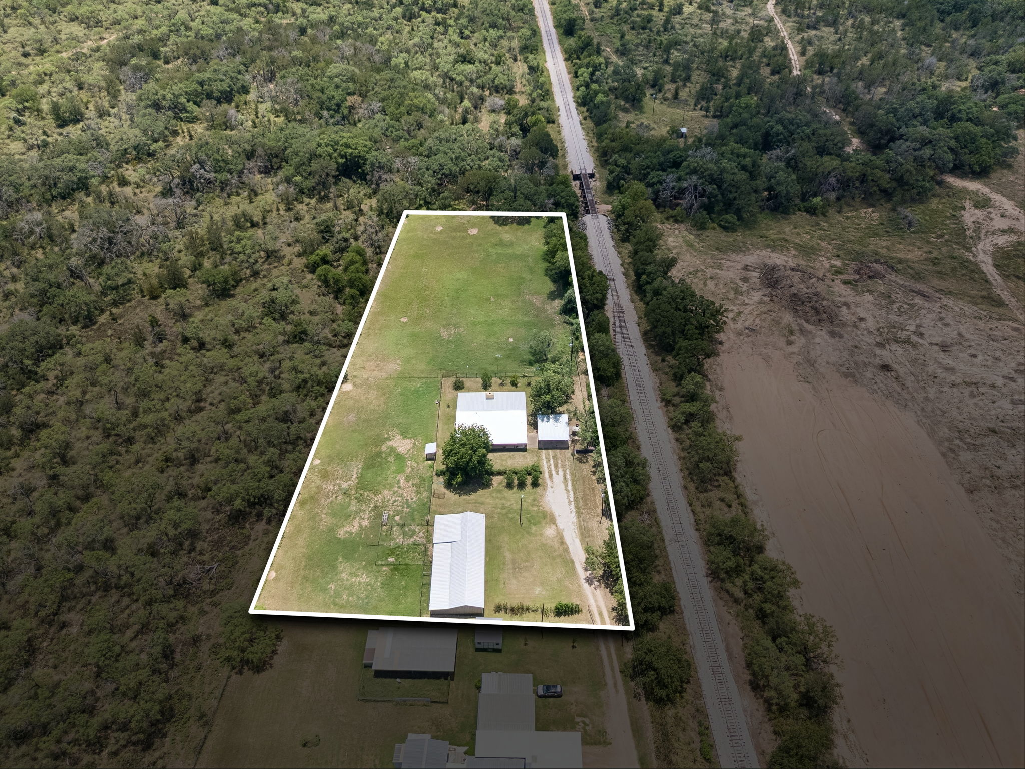 main property photo 31