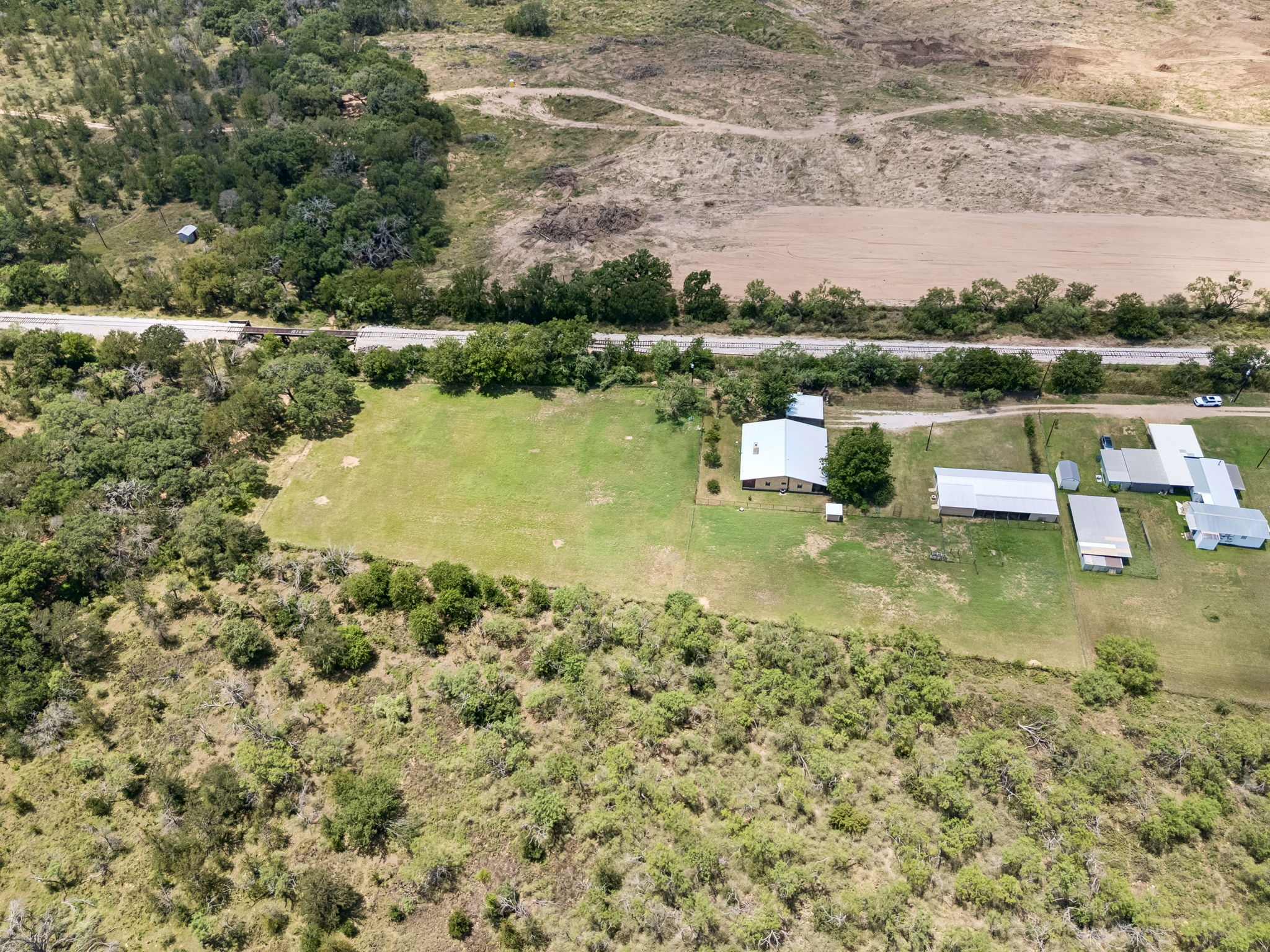 main property photo 32