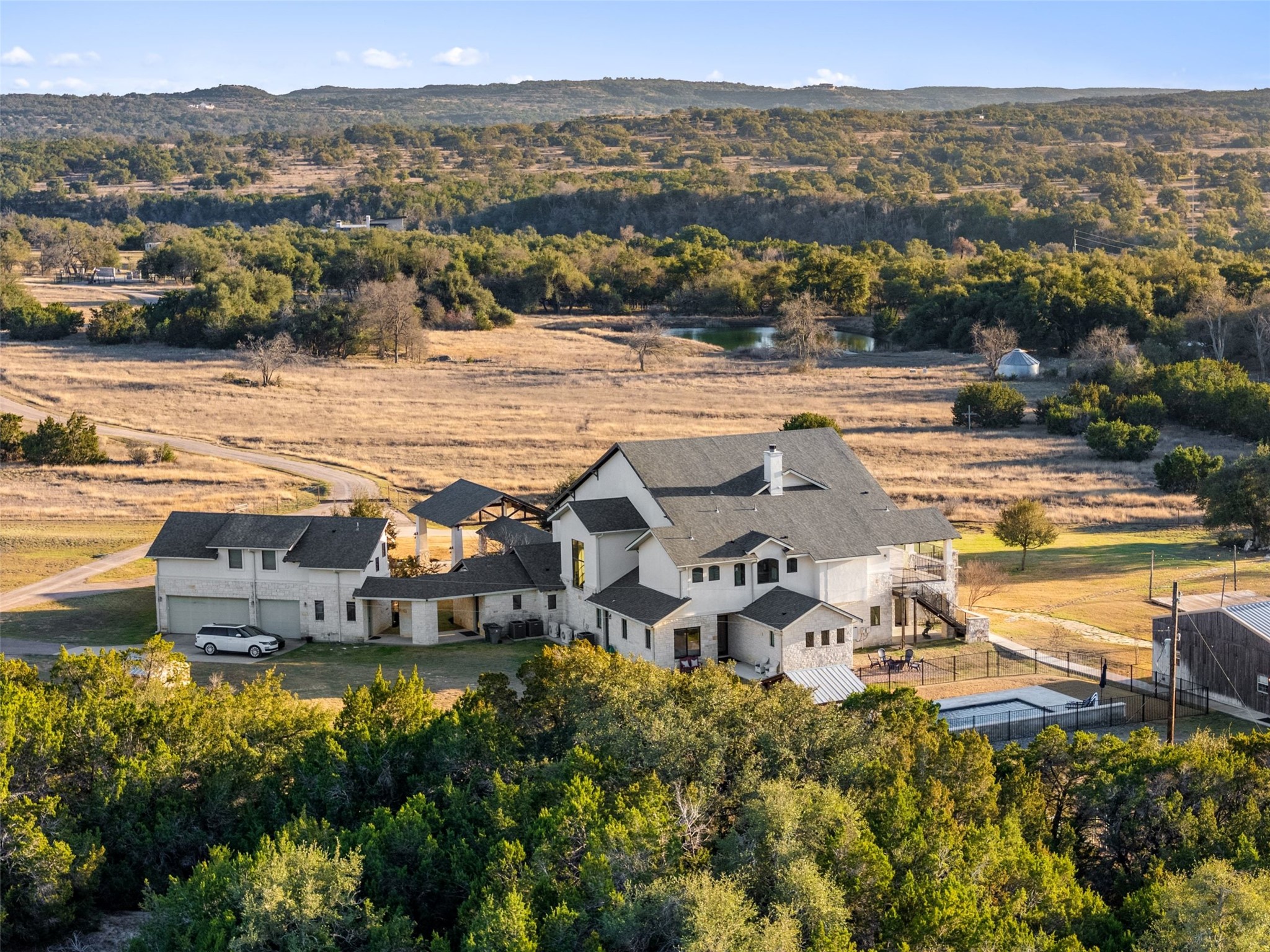 main property photo 3