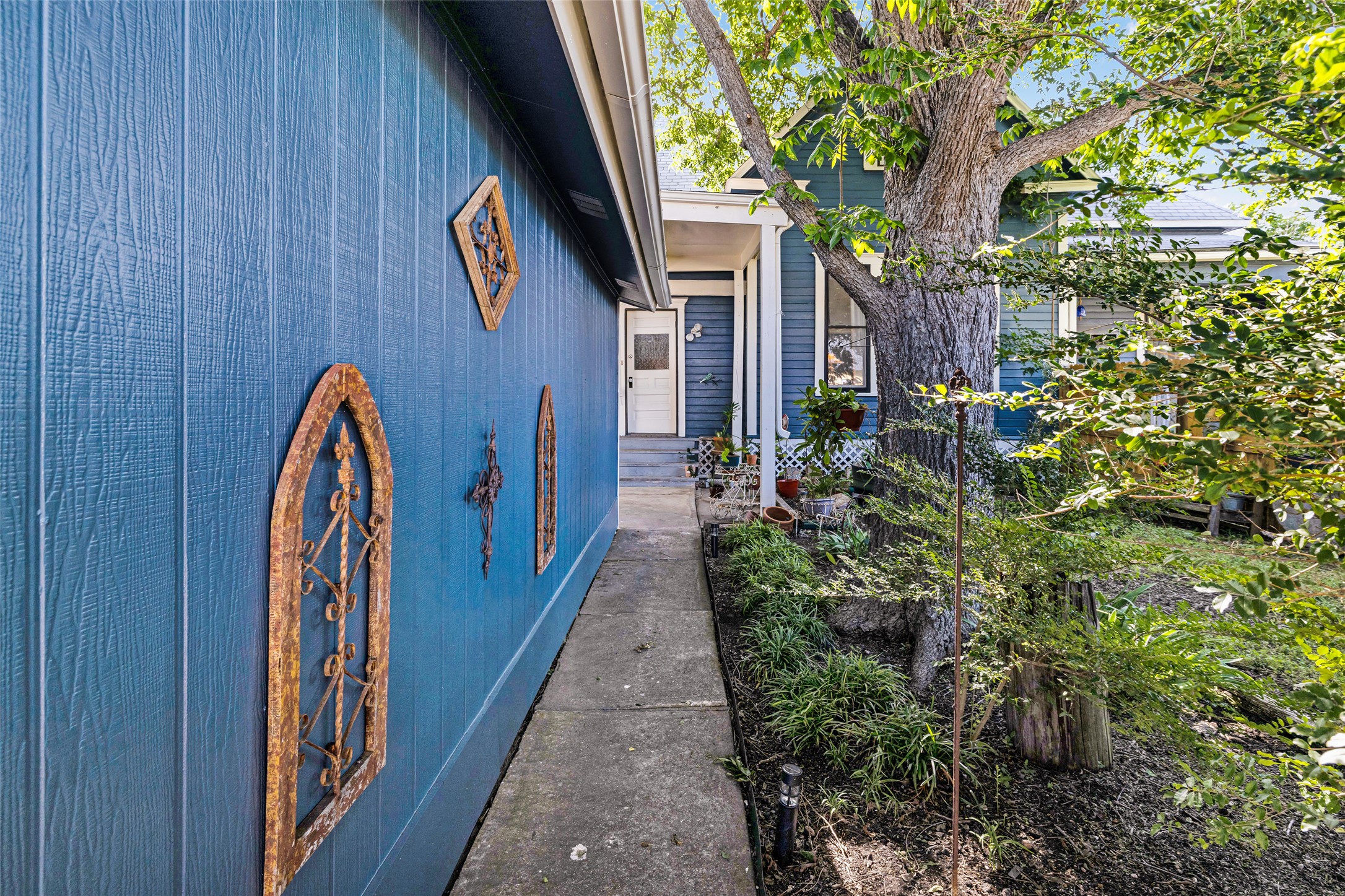 main property photo 33