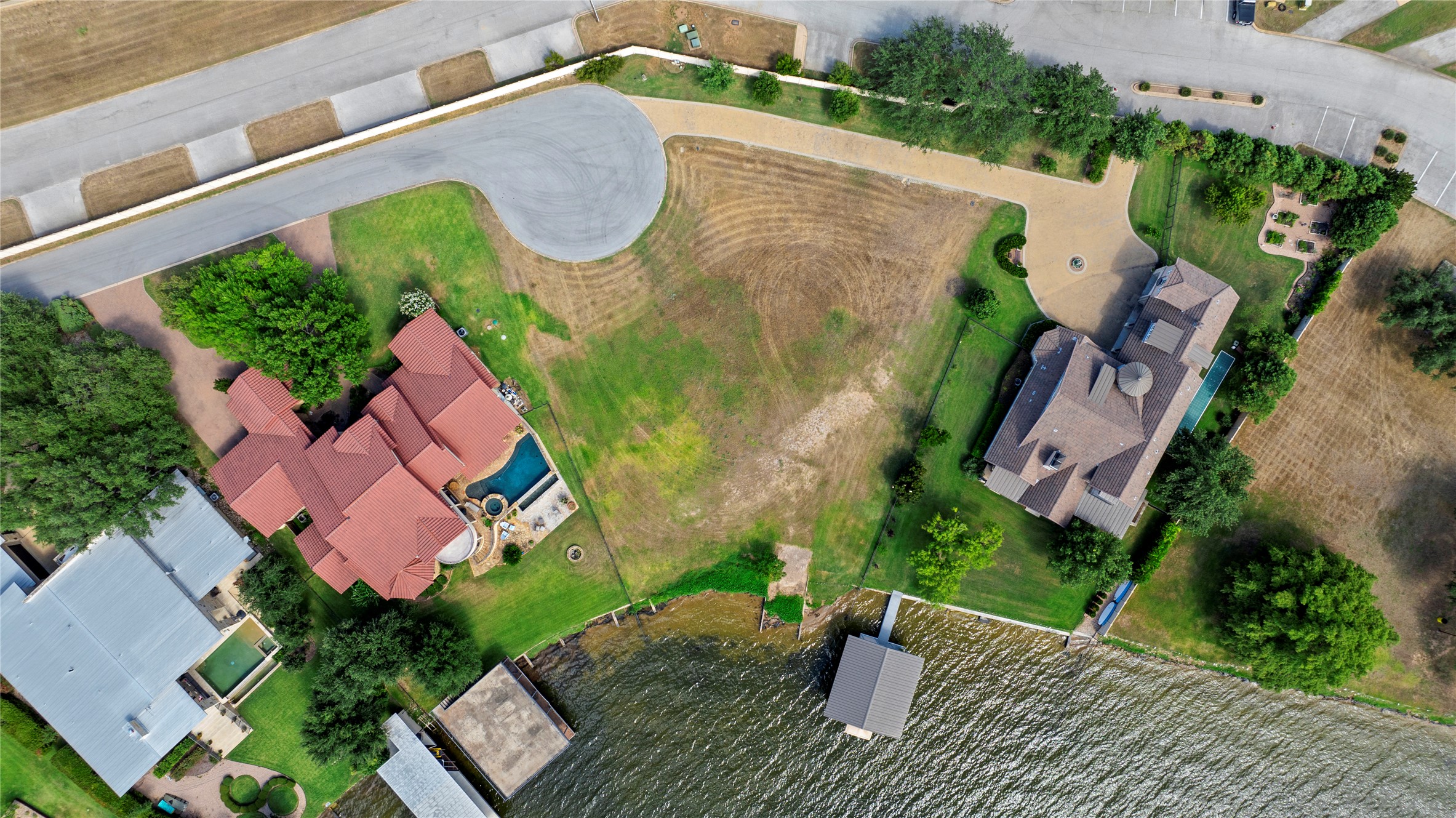 main property photo 20
