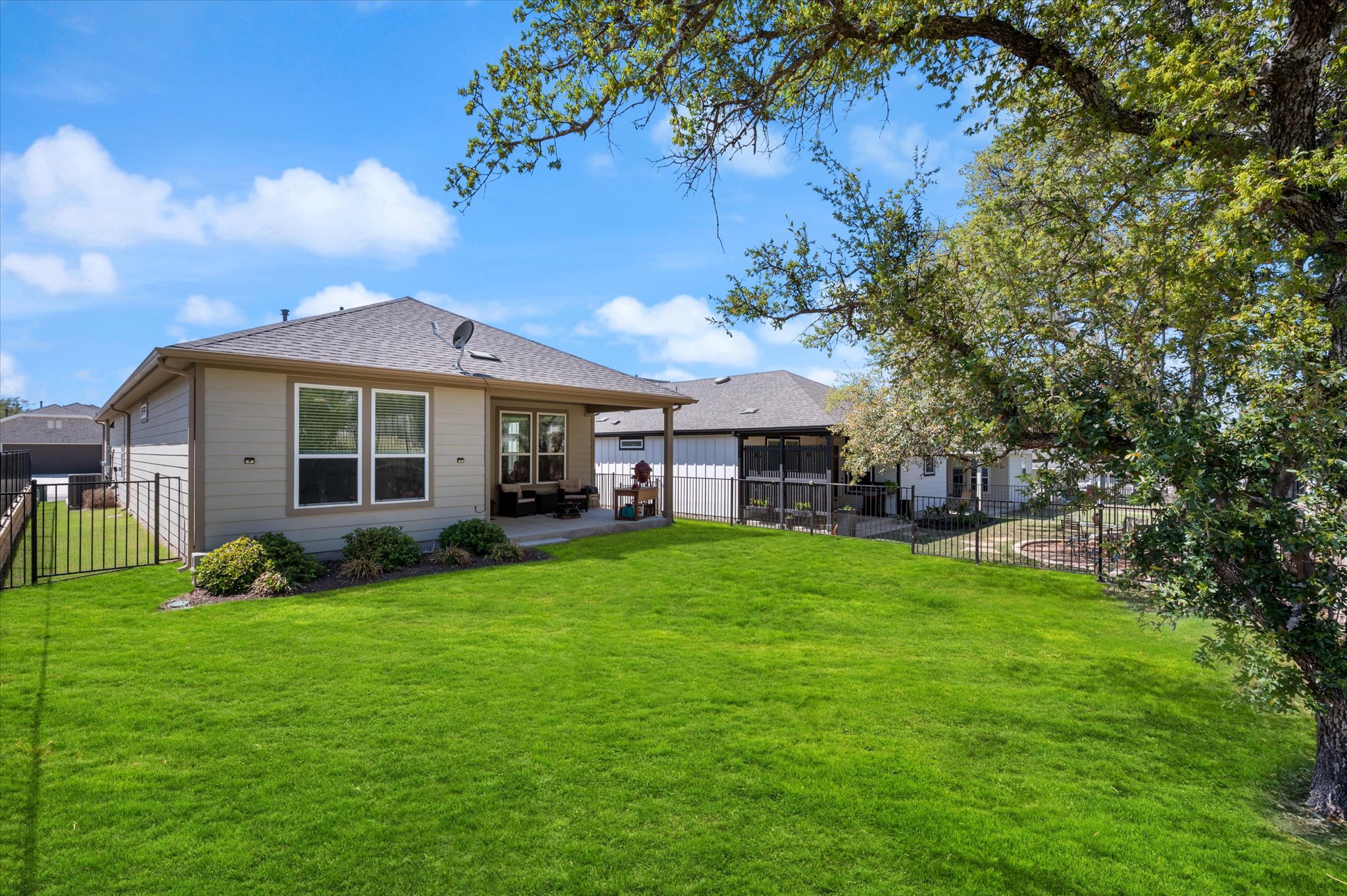main property photo 28