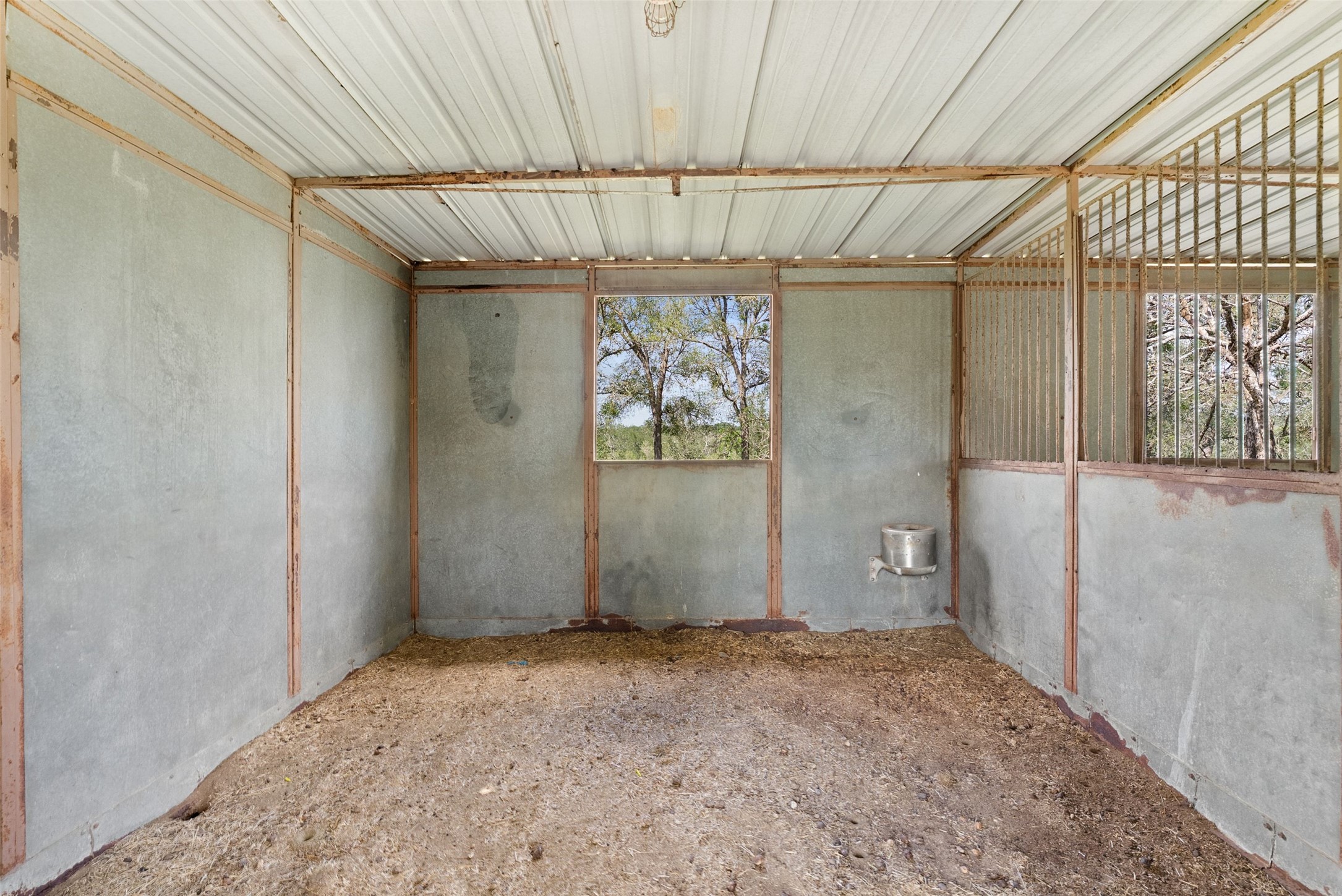 main property photo 11