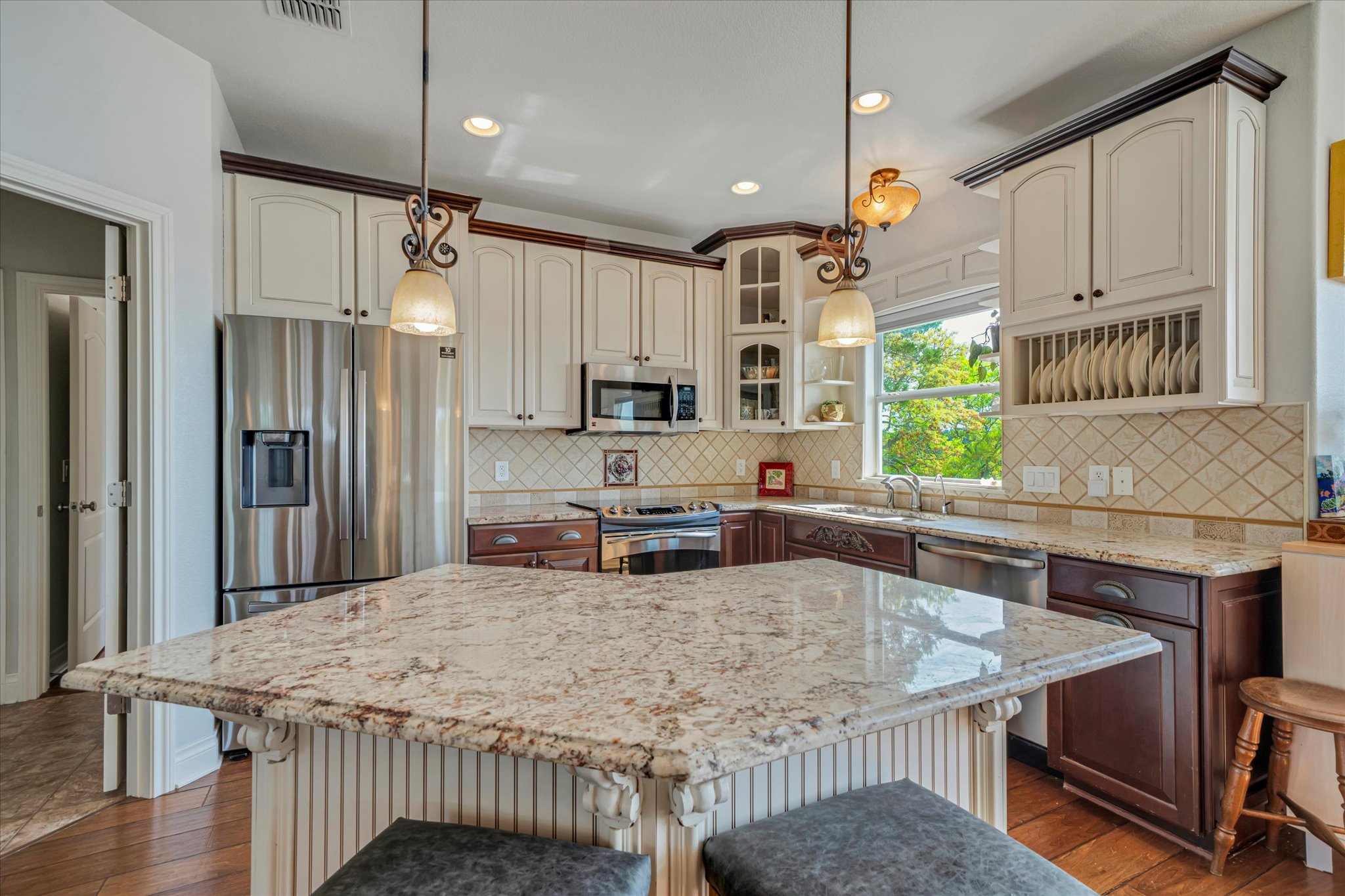 main property photo 12
