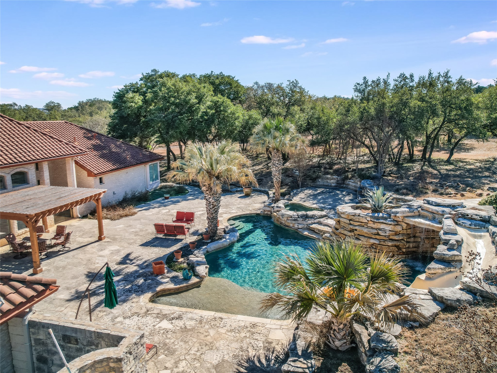 main property photo 16