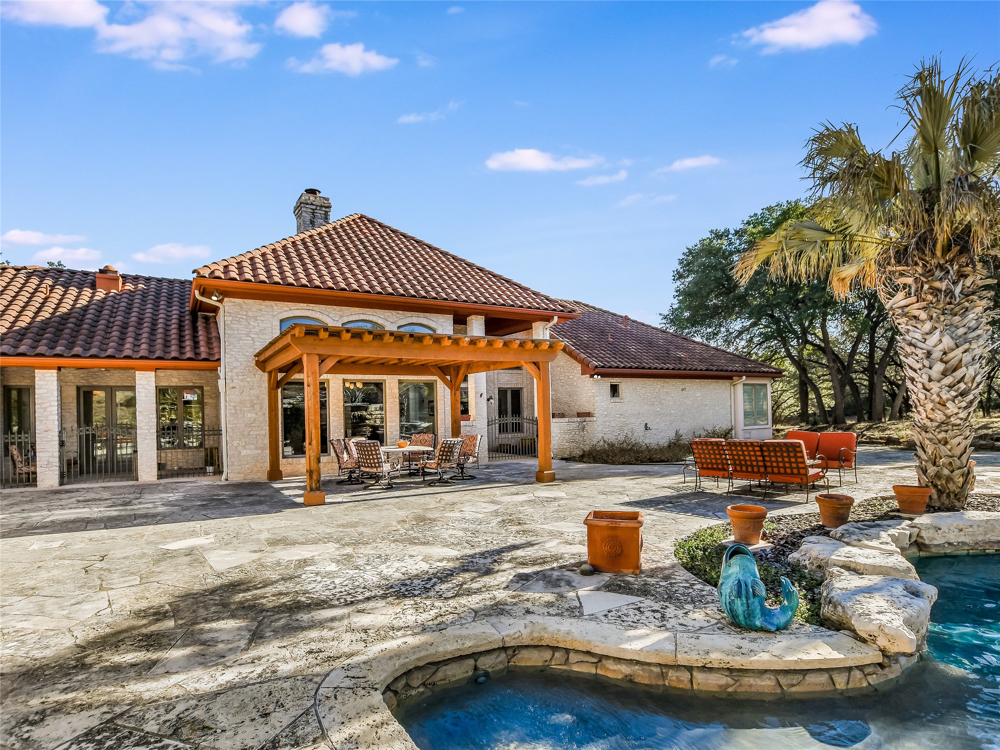 main property photo 18