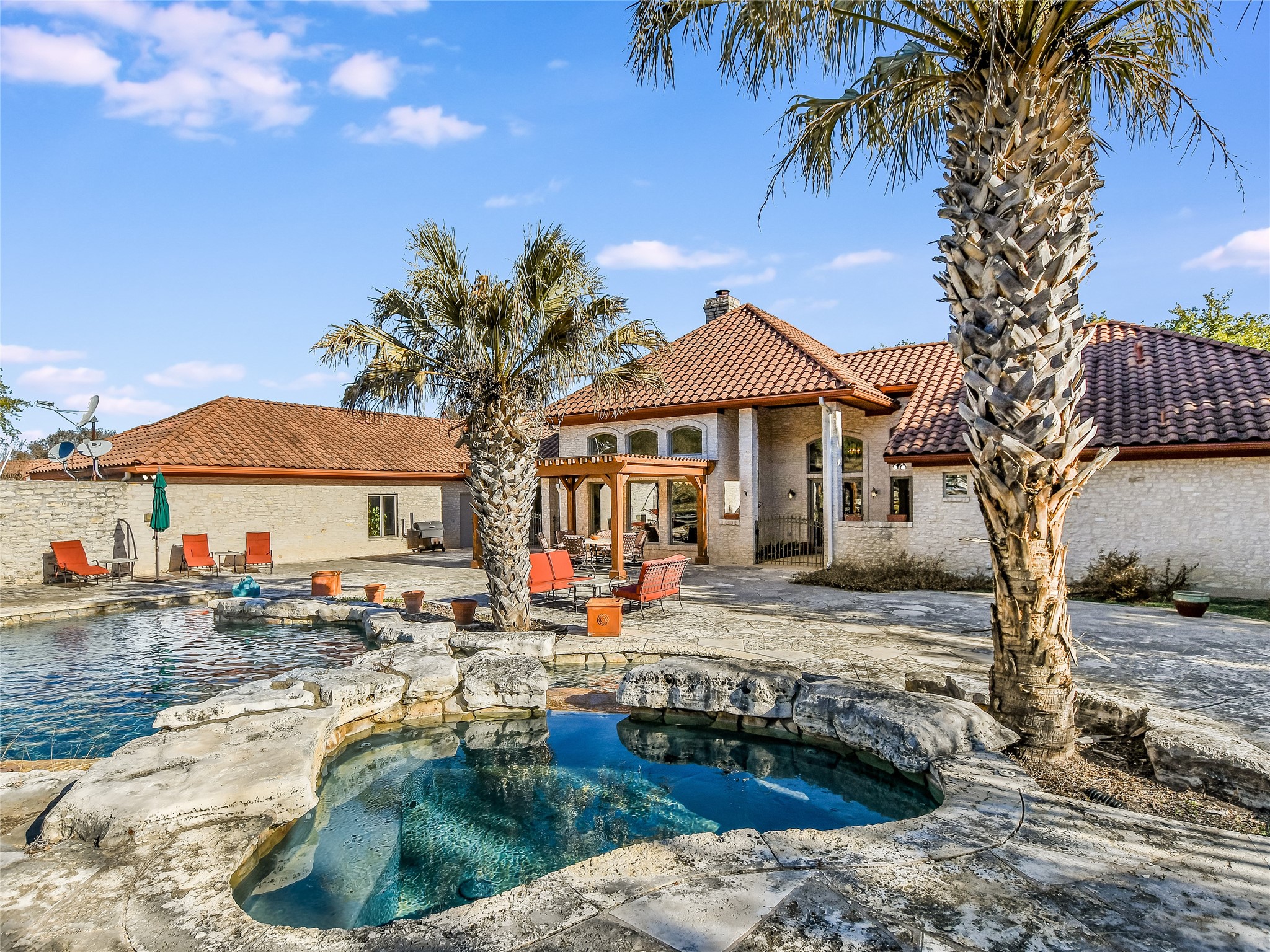 main property photo 19