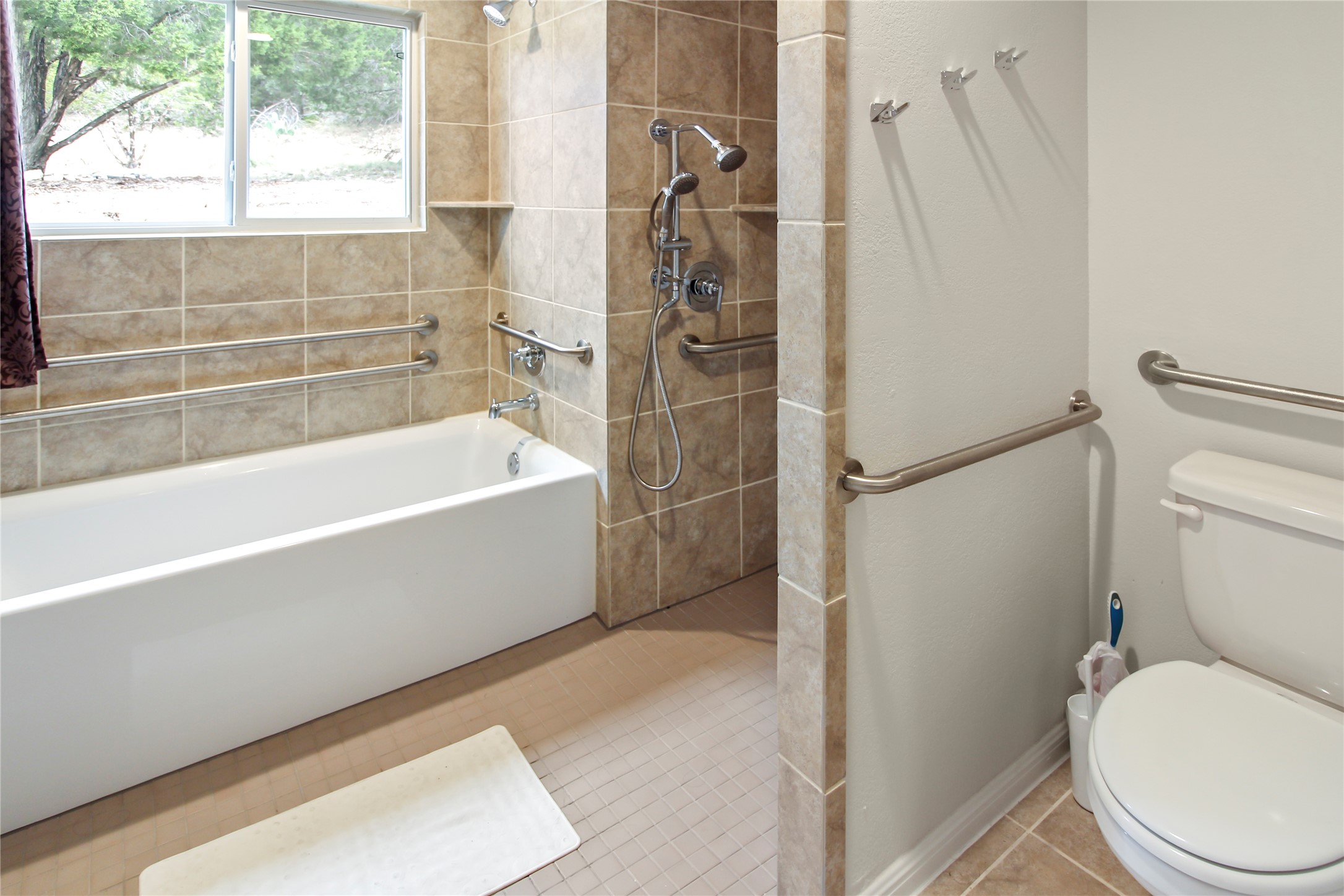 main property photo 9
