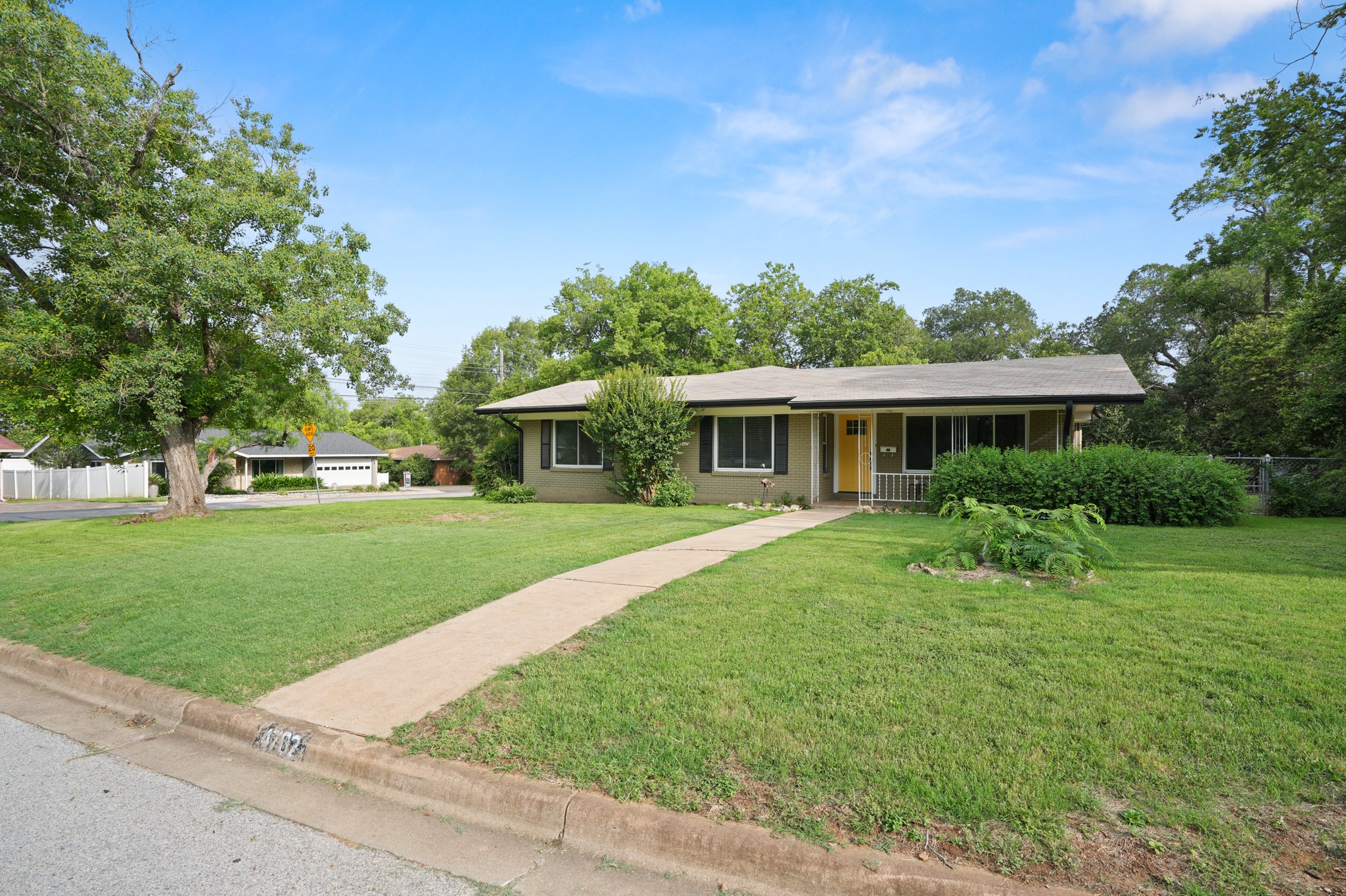 main property photo 30
