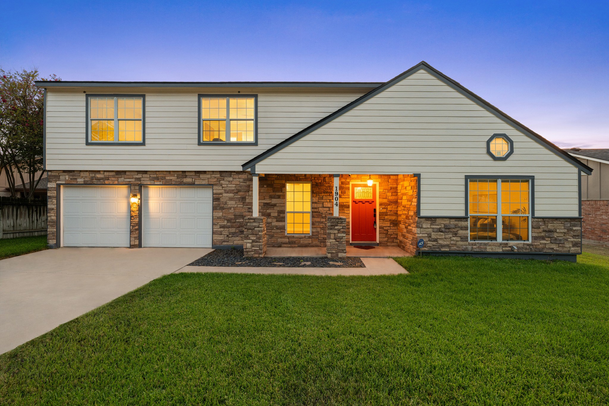 main property photo 28