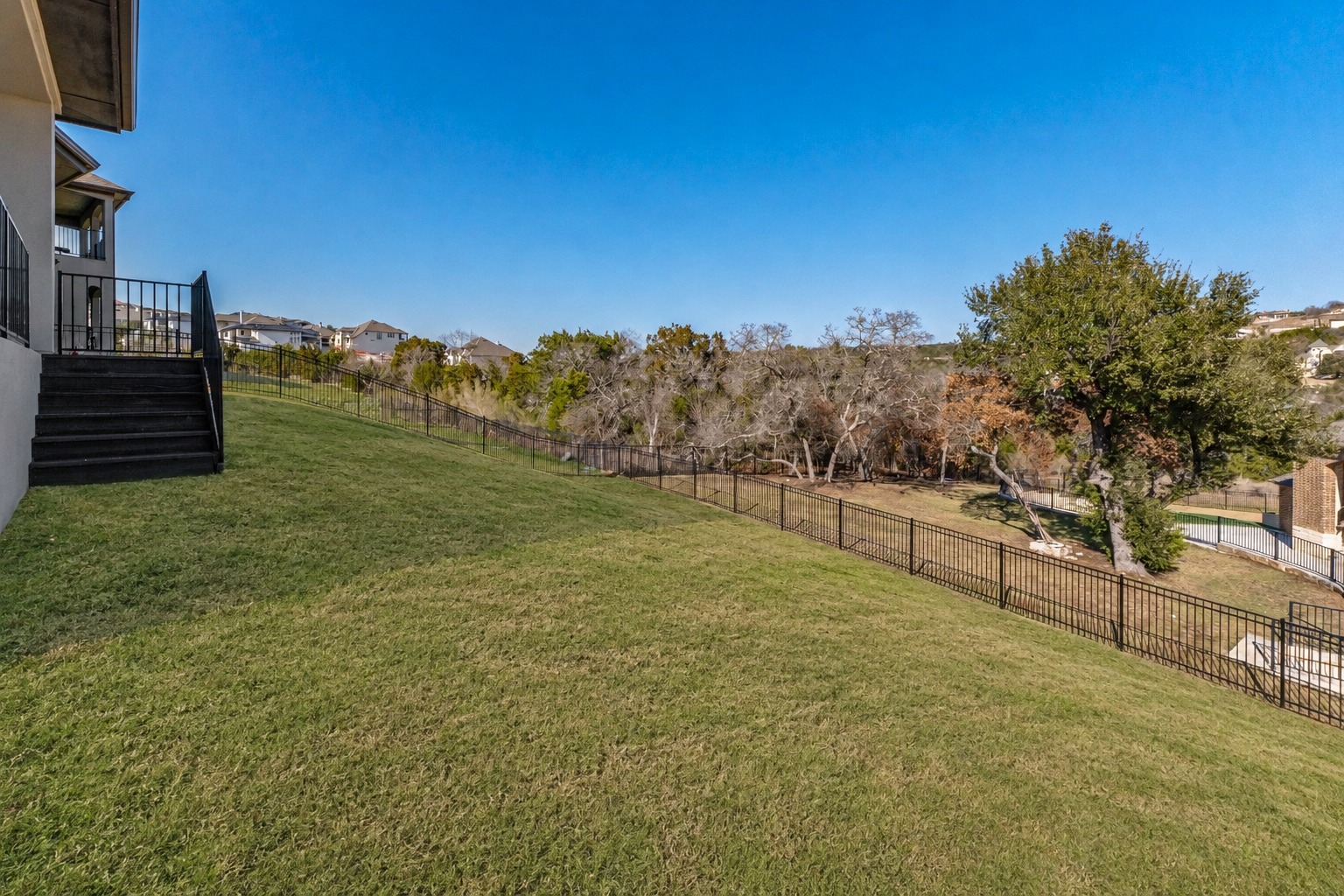 main property photo 17