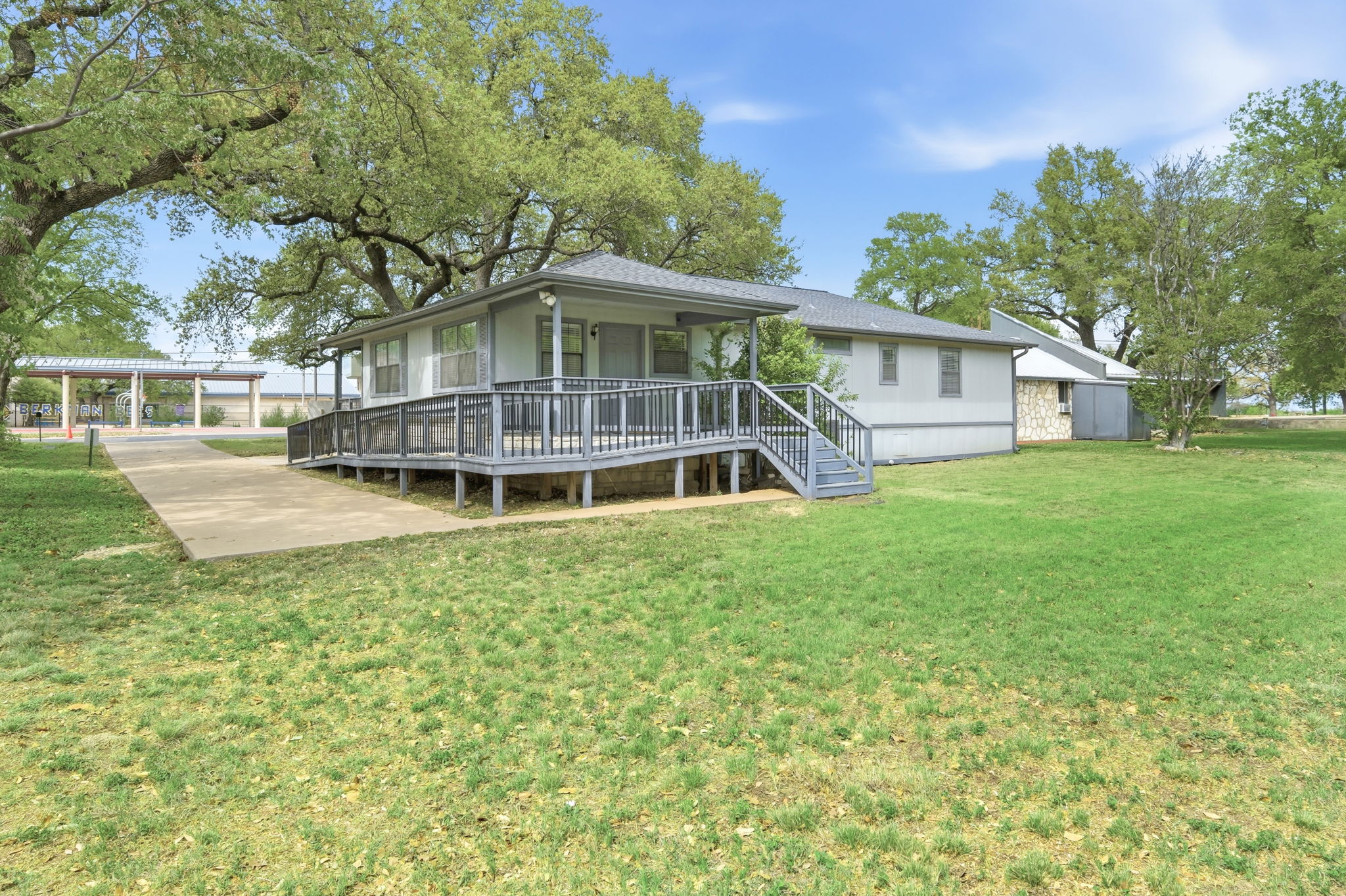 main property photo 25