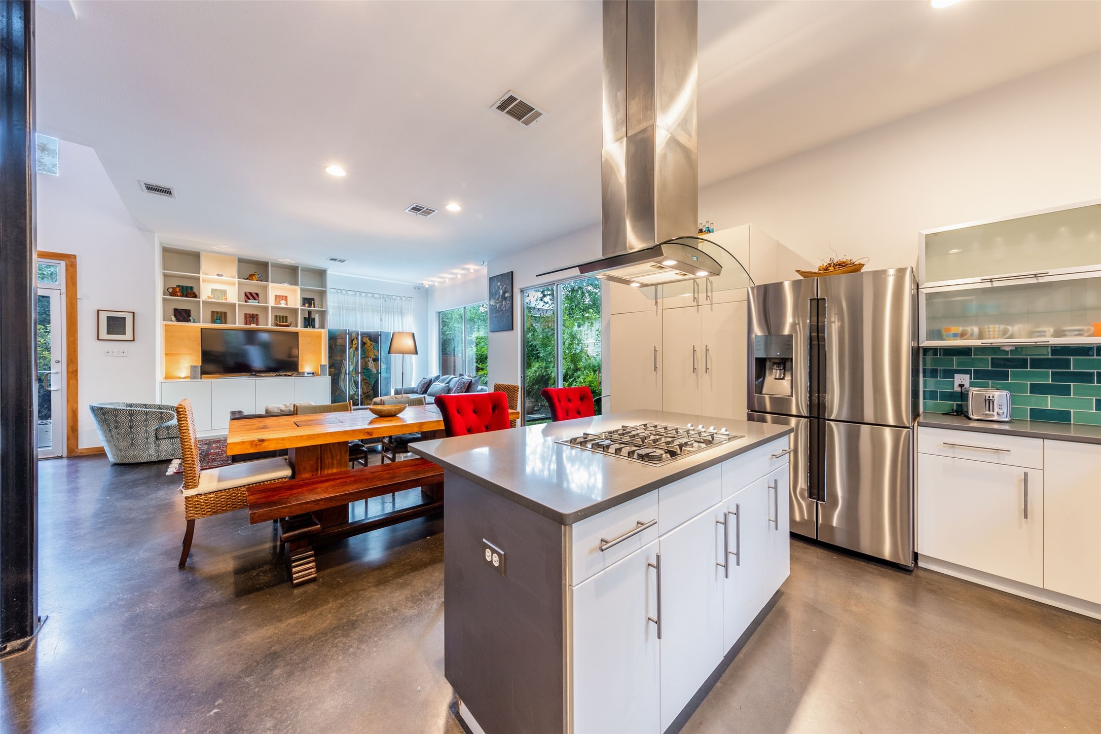 main property photo 6
