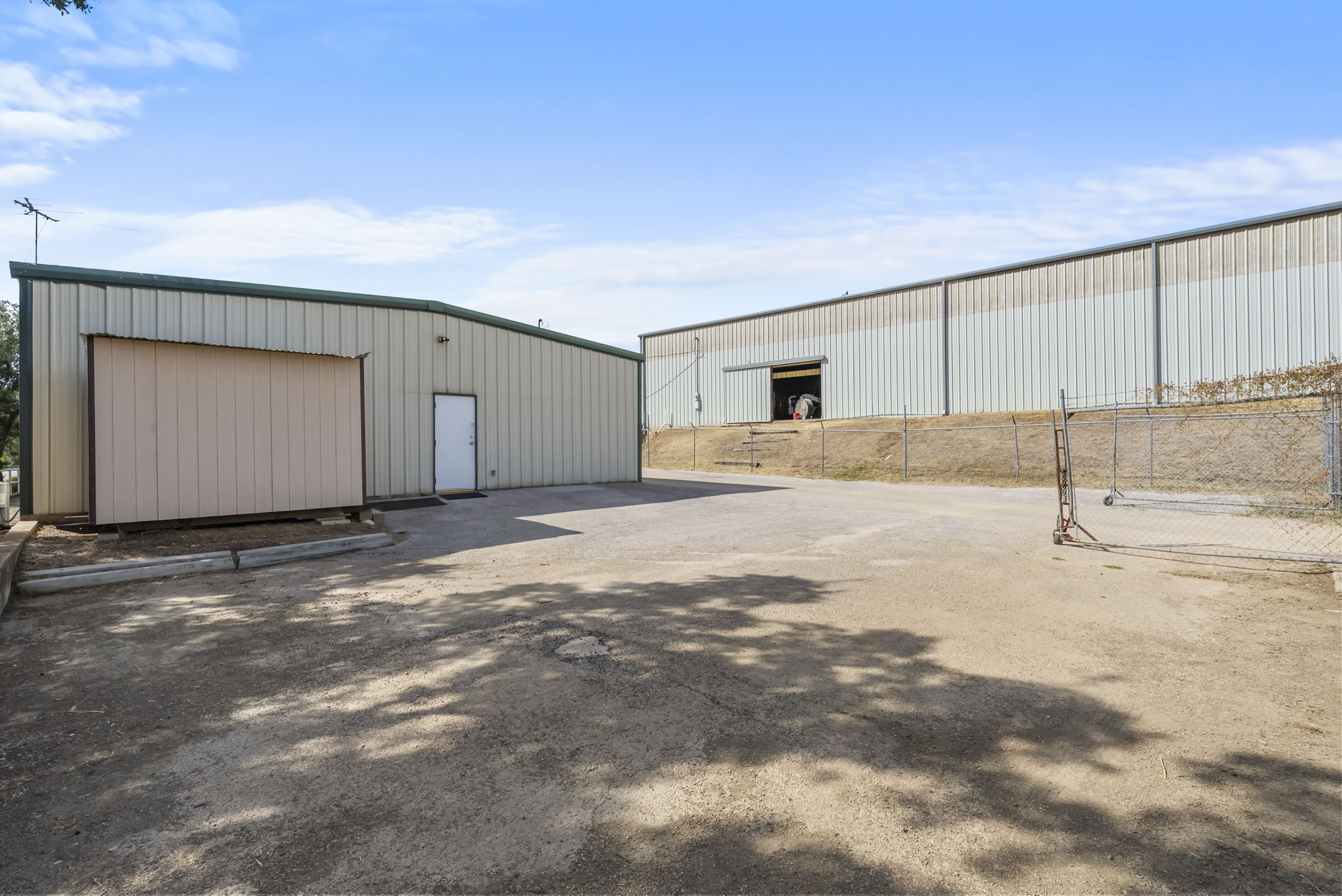 main property photo 23