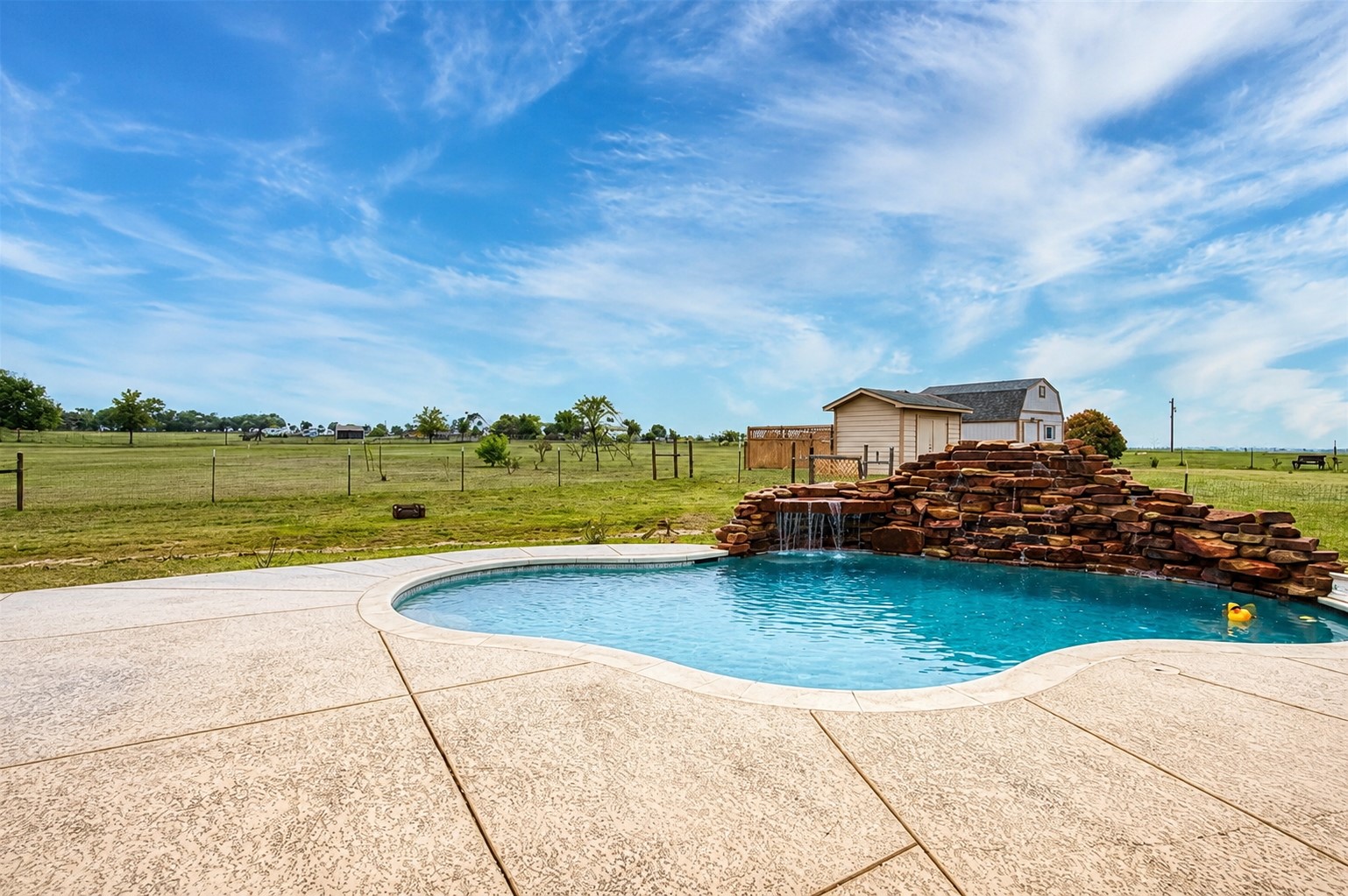 main property photo 28