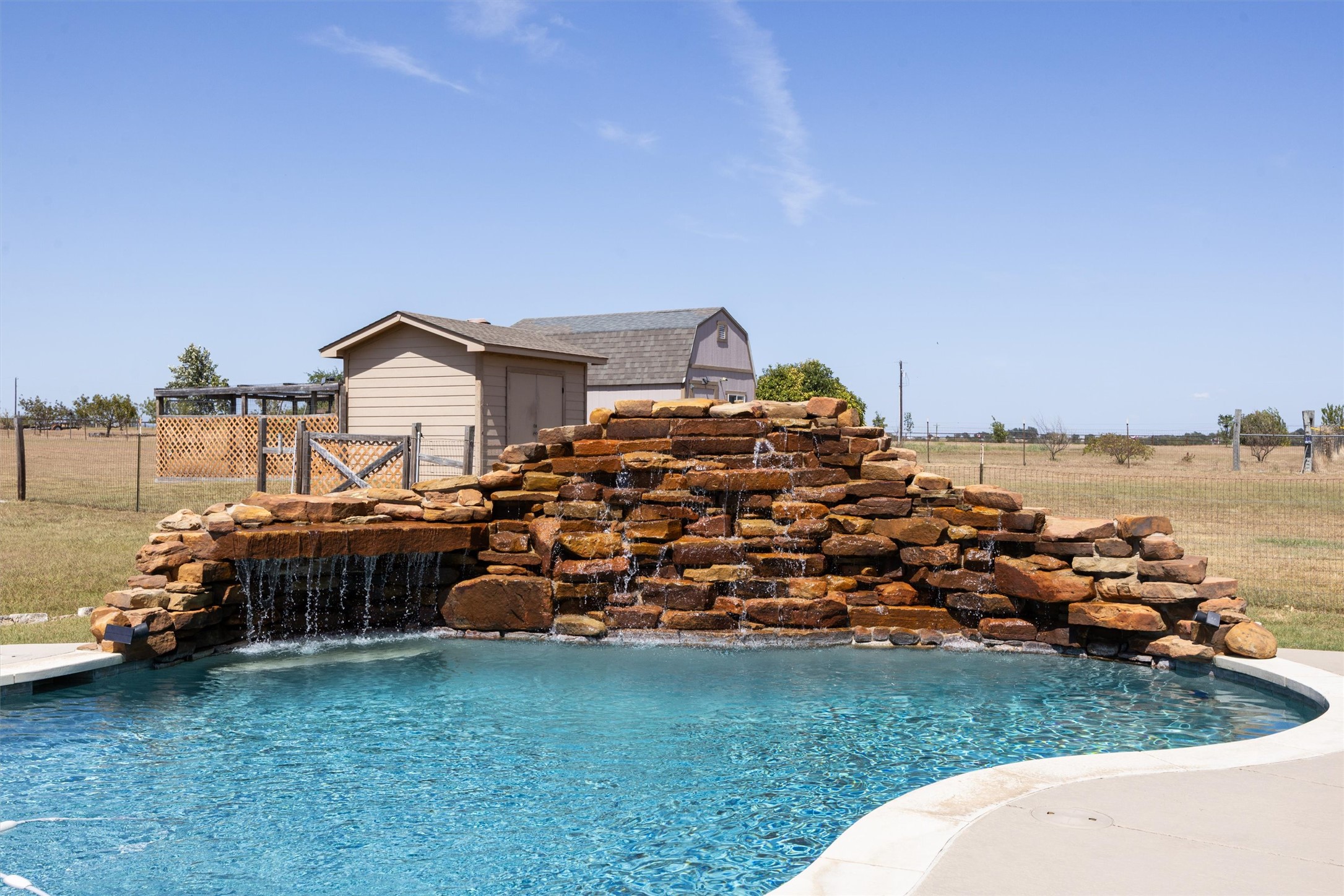 main property photo 30
