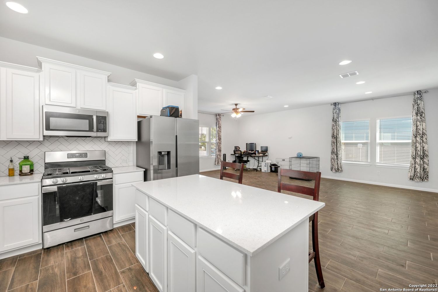 main property photo 5