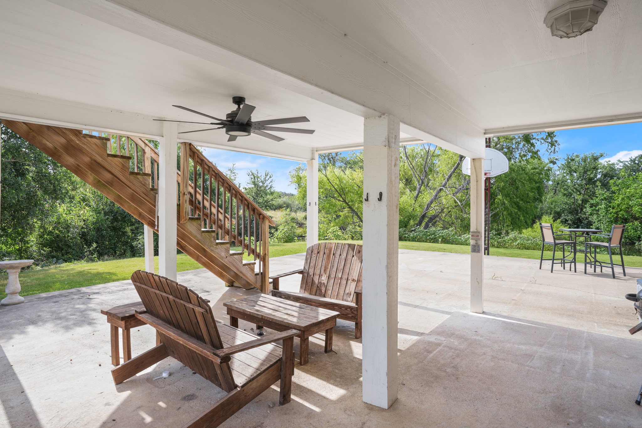 main property photo 33