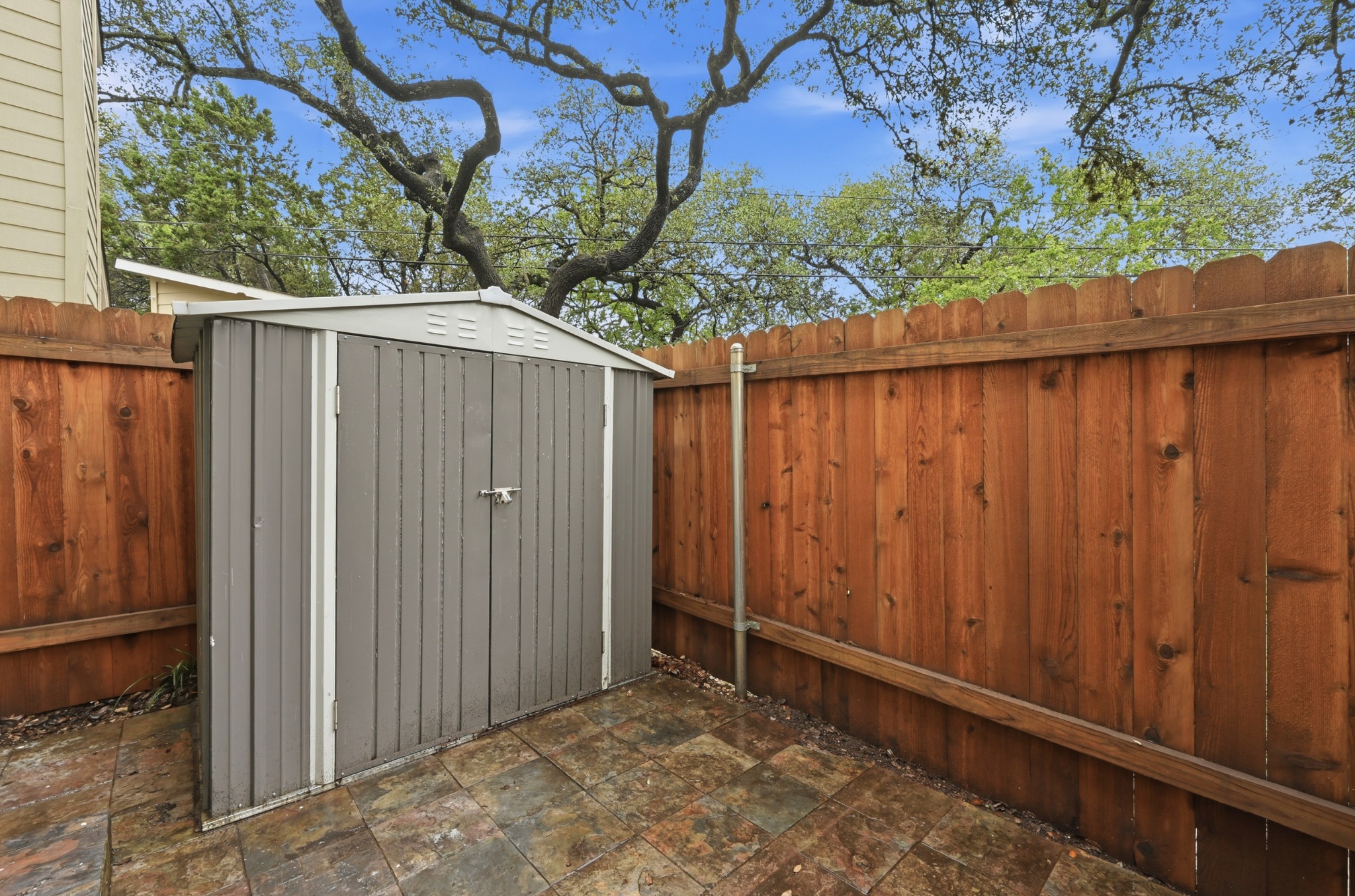 main property photo 16