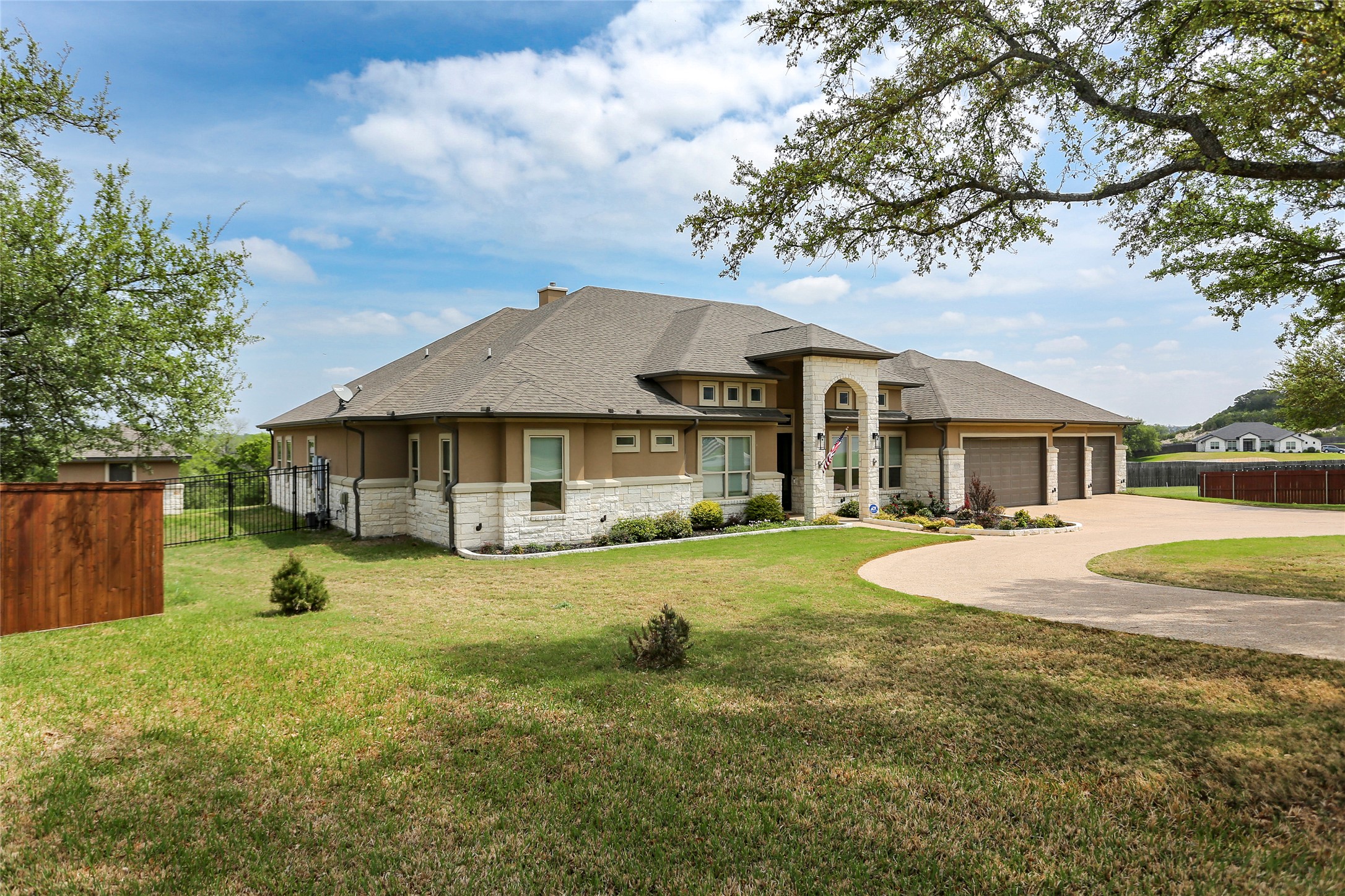 main property photo 3