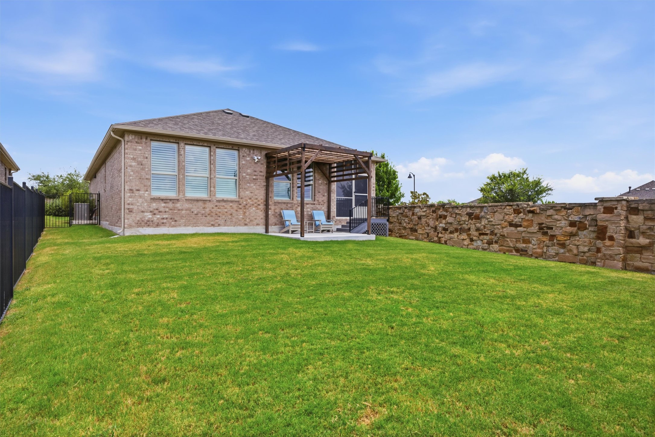 main property photo 18
