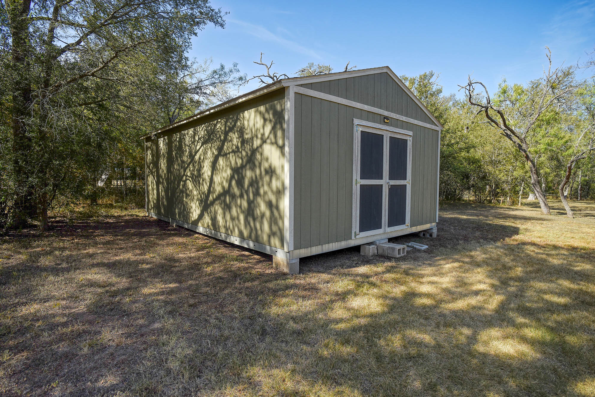 main property photo 28