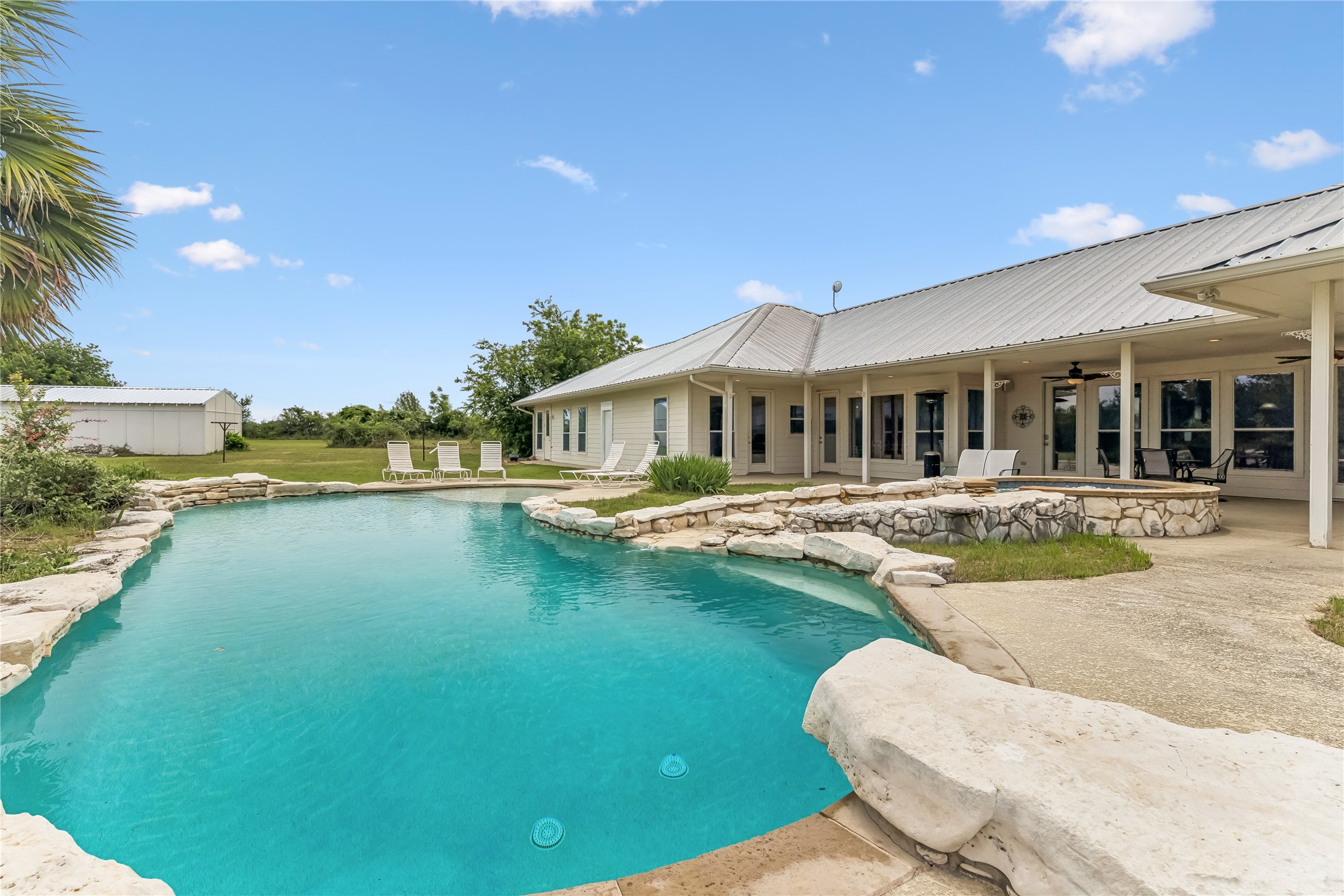 main property photo 28