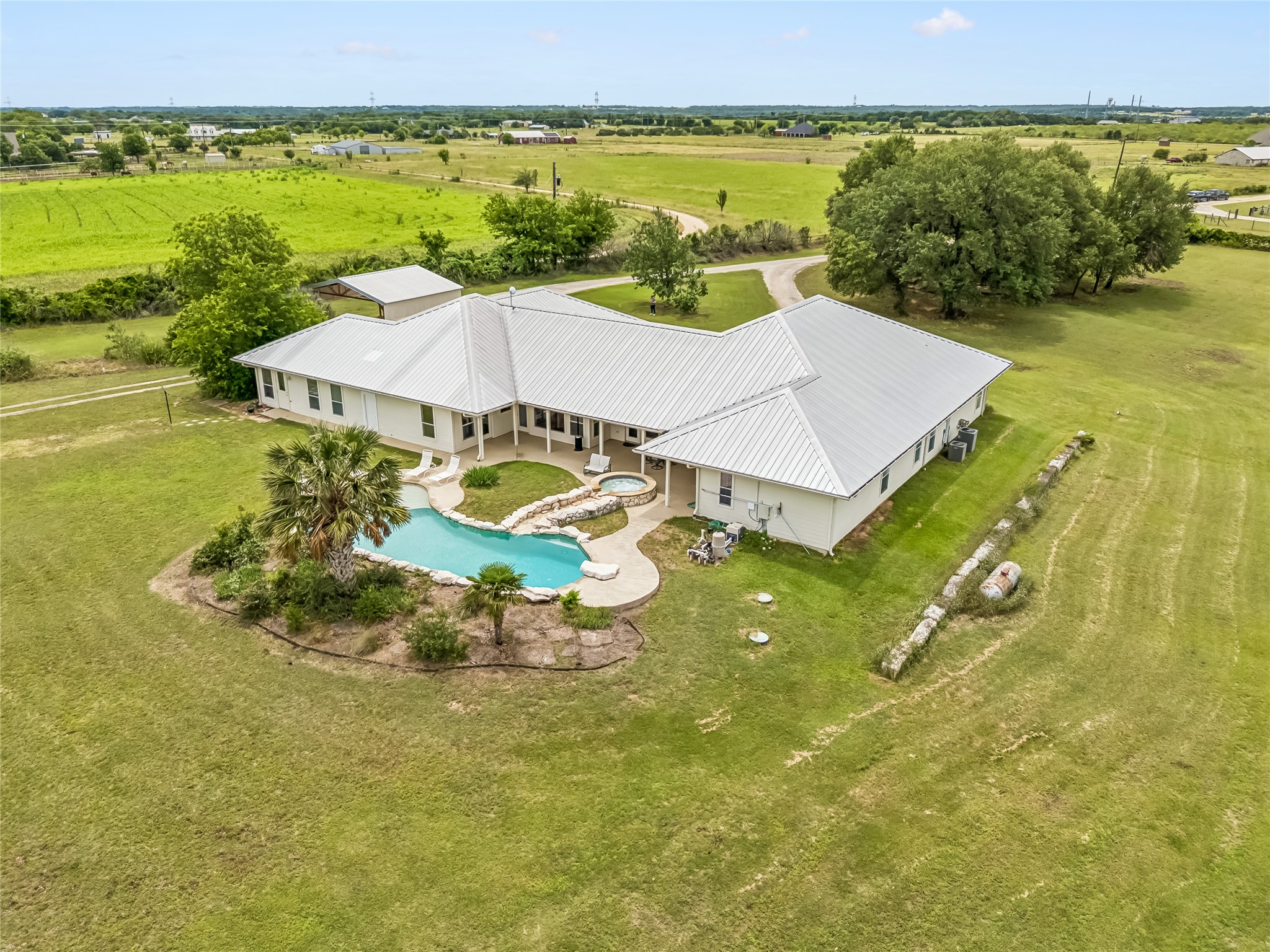 main property photo 37