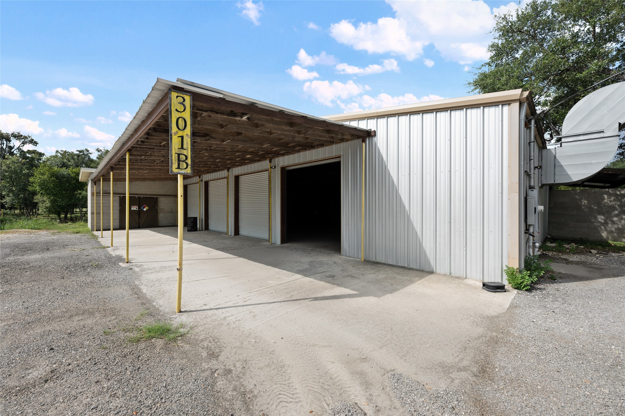 main property photo 25