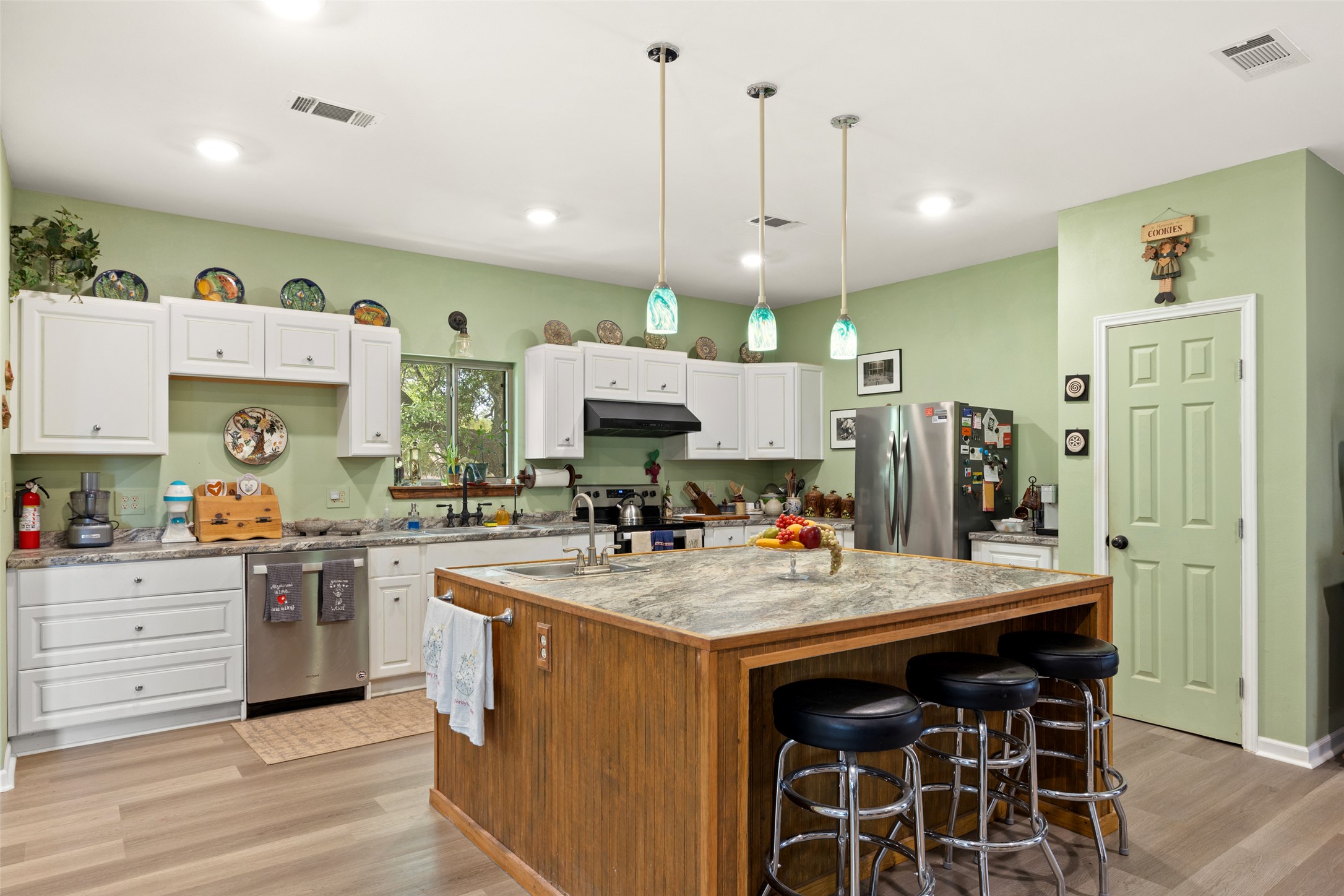 main property photo 6