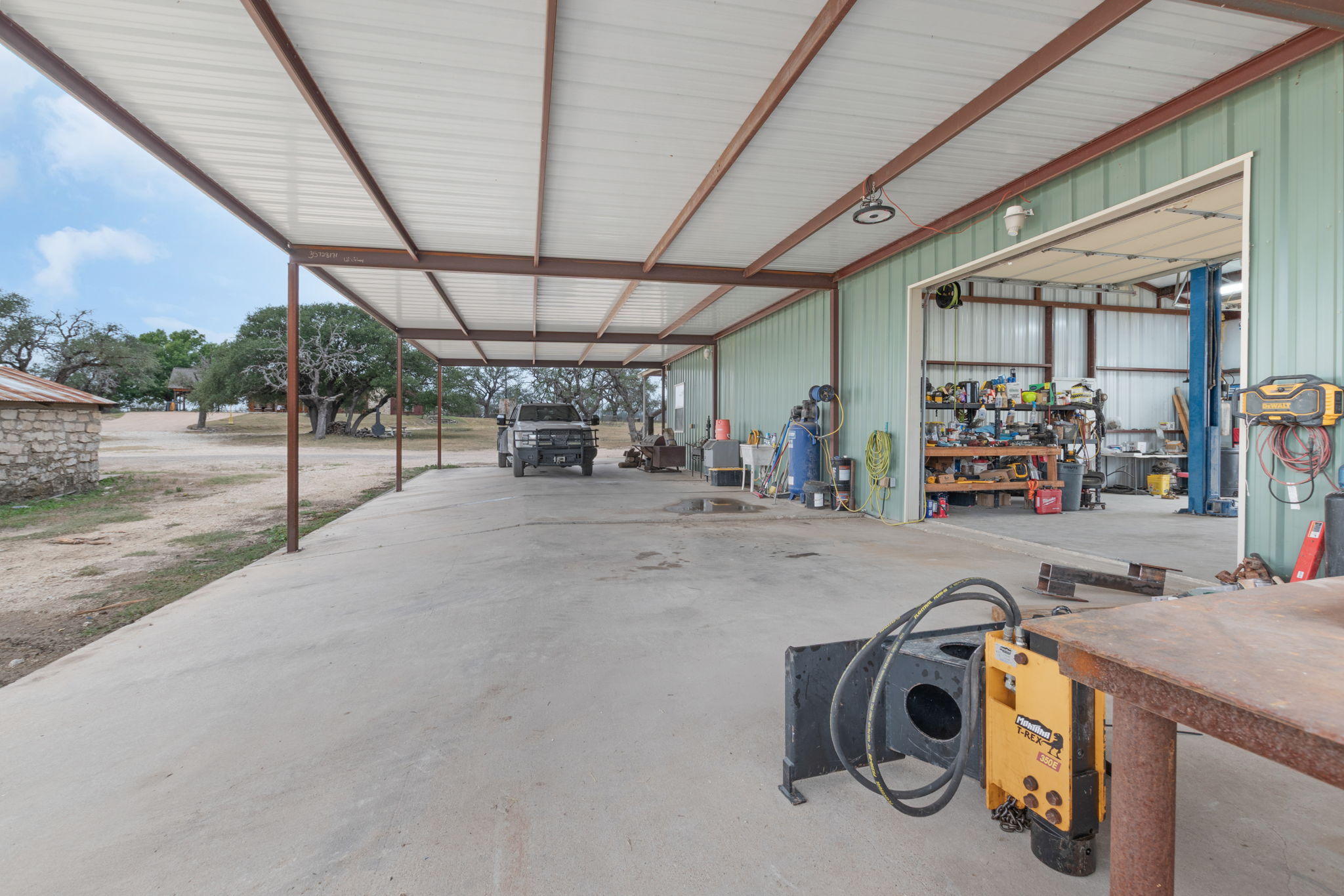 main property photo 33