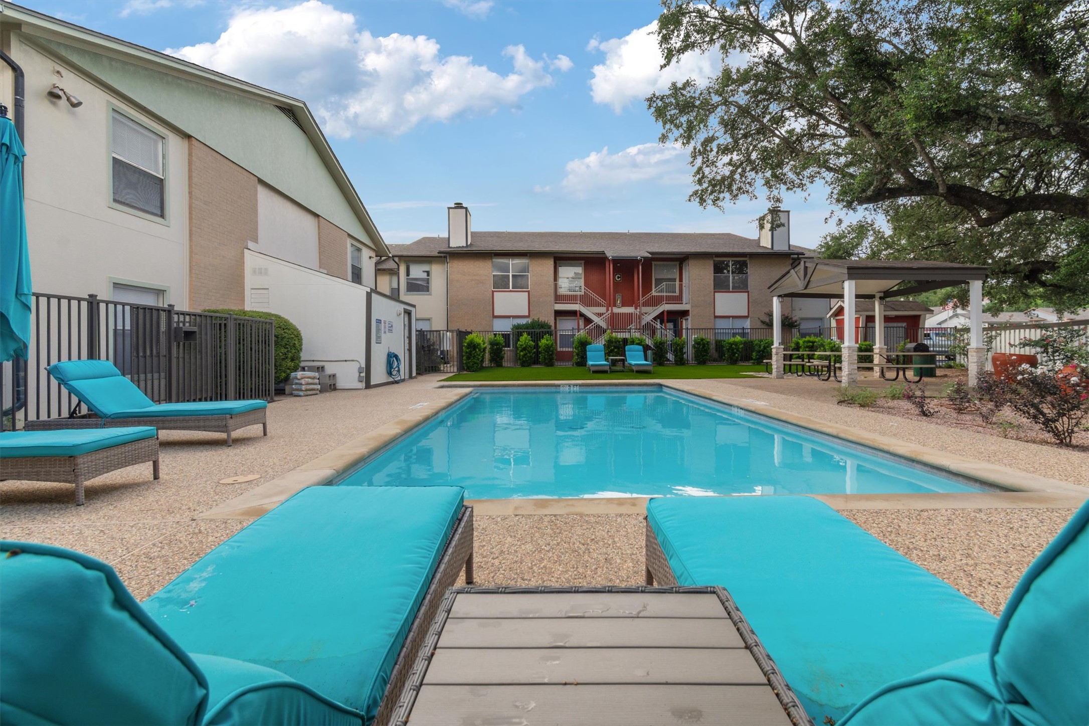main property photo 14