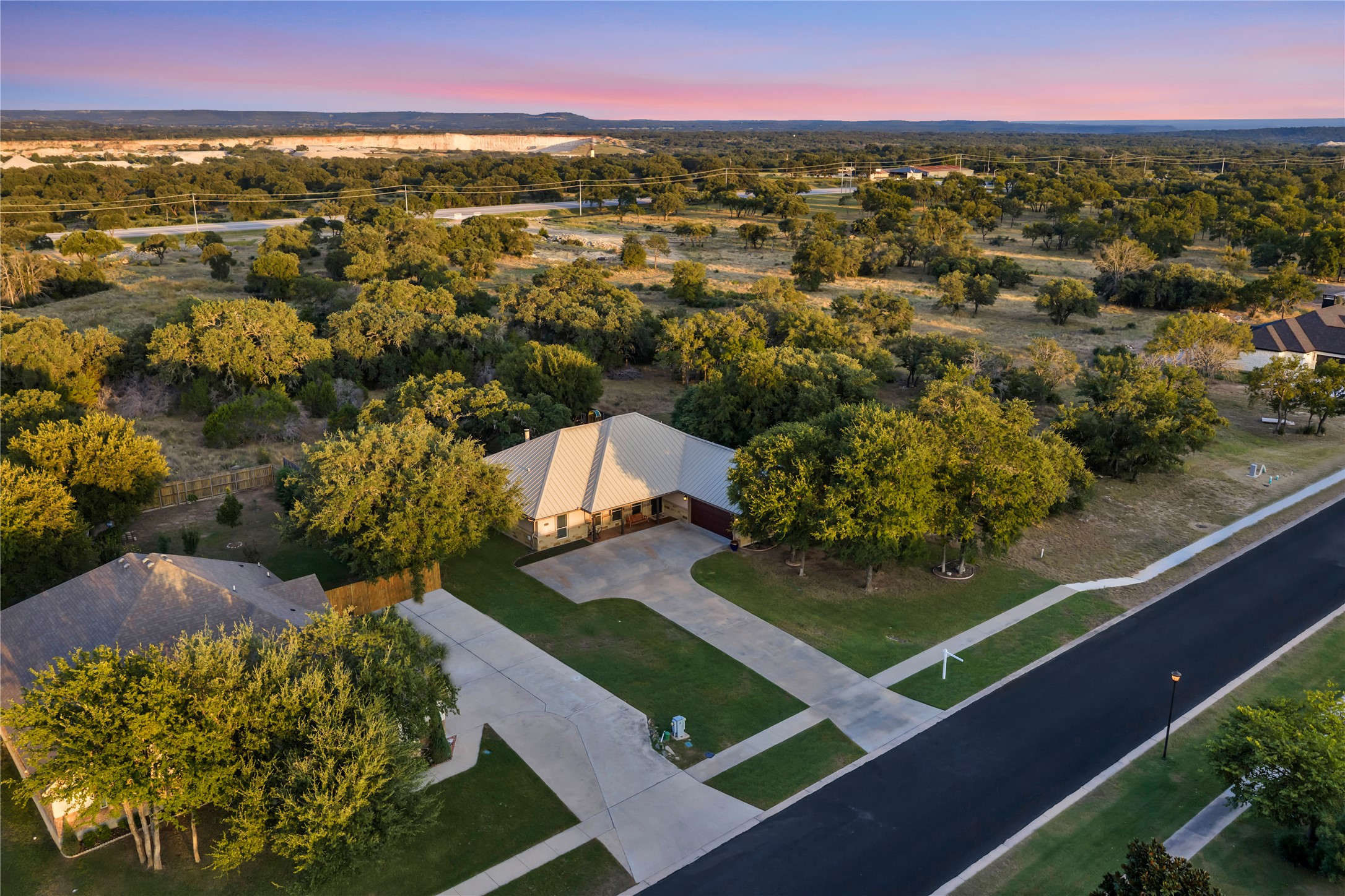 main property photo 28