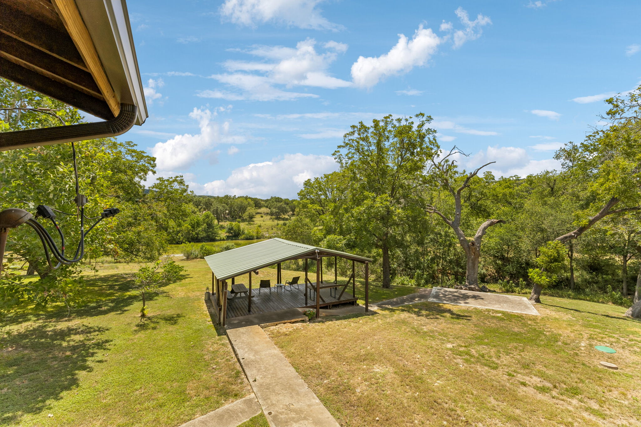 main property photo 25