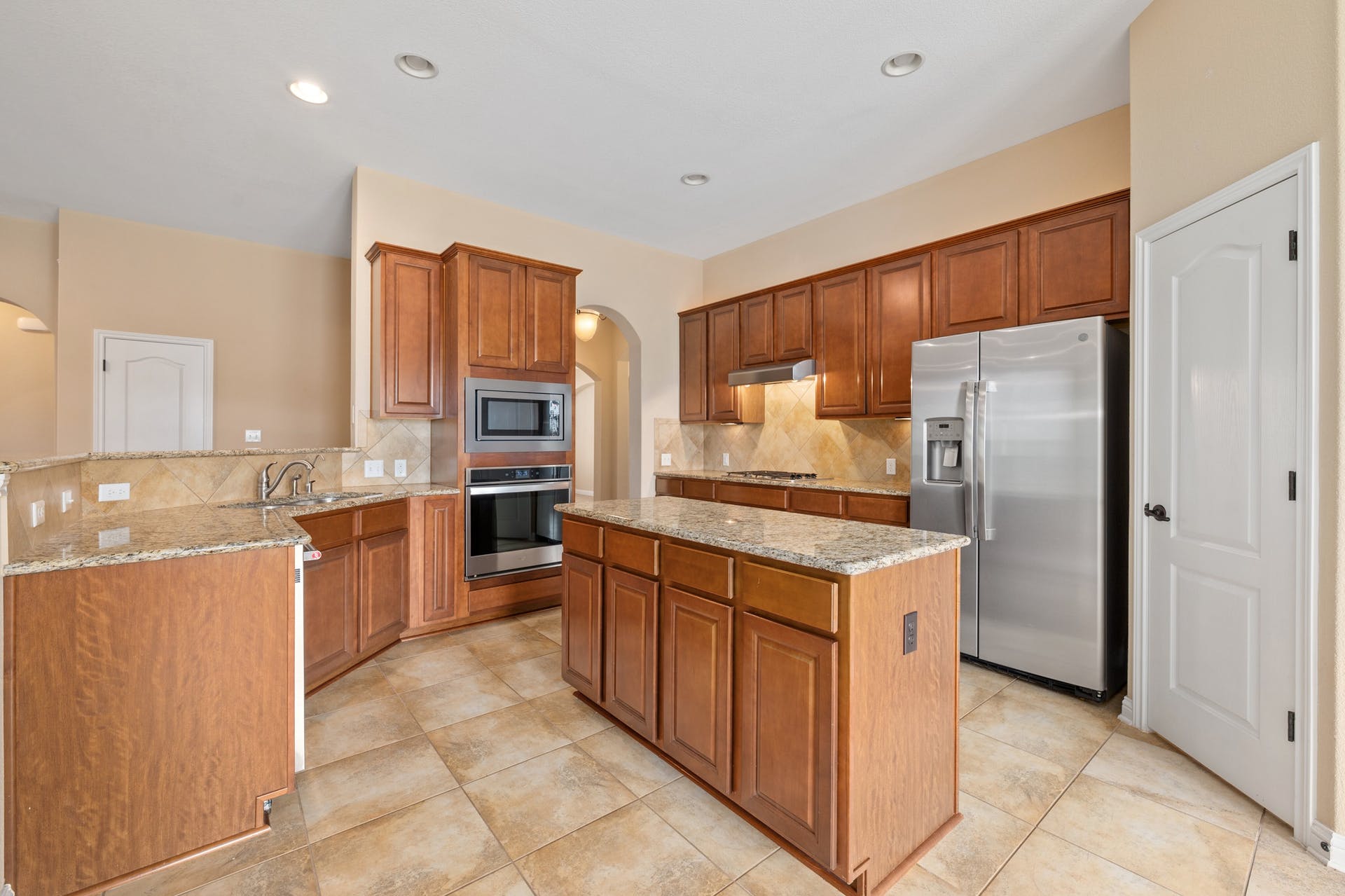 main property photo 11