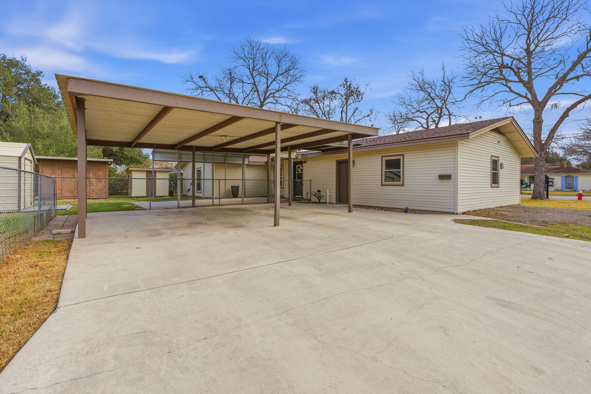 main property photo 30
