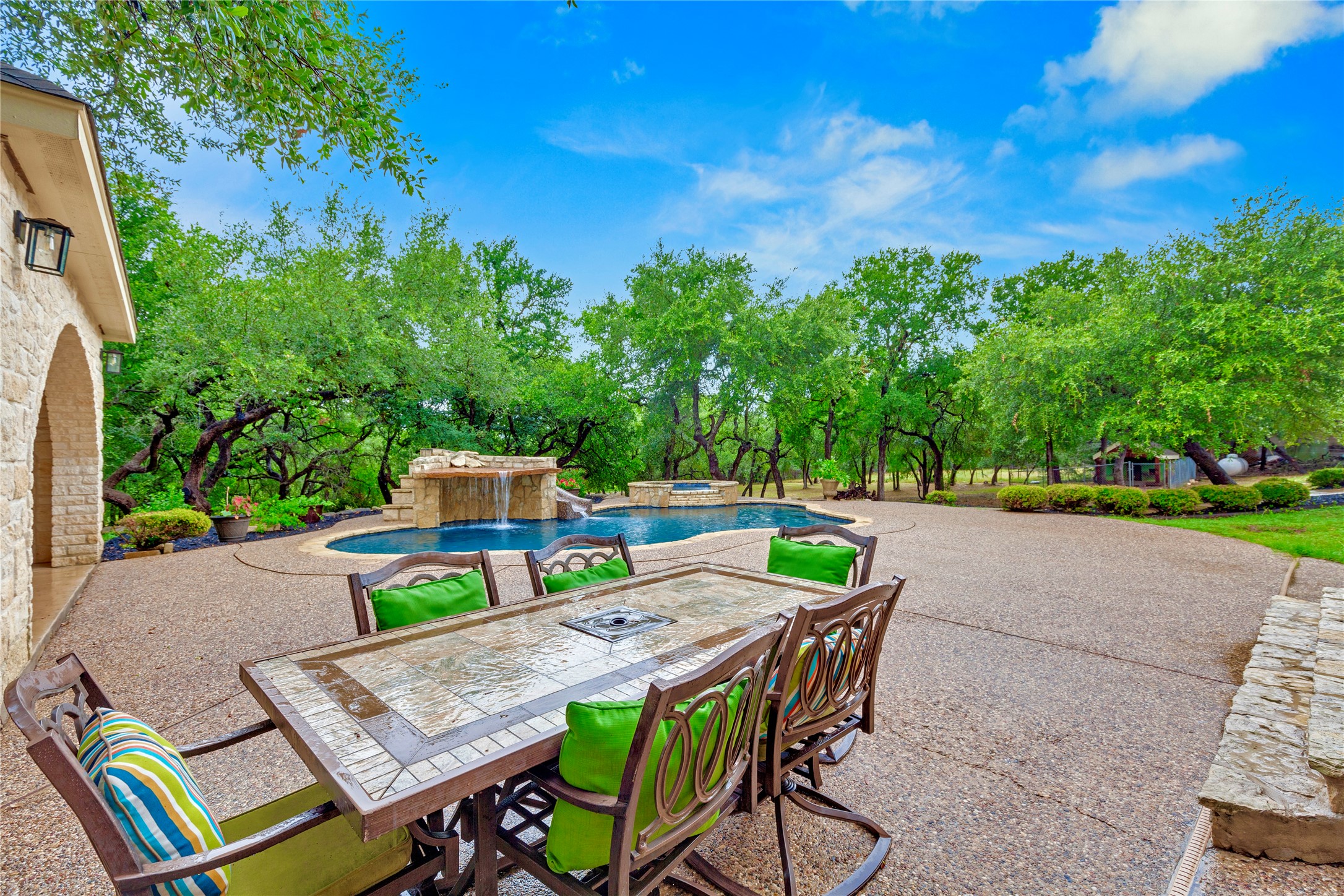 main property photo 23