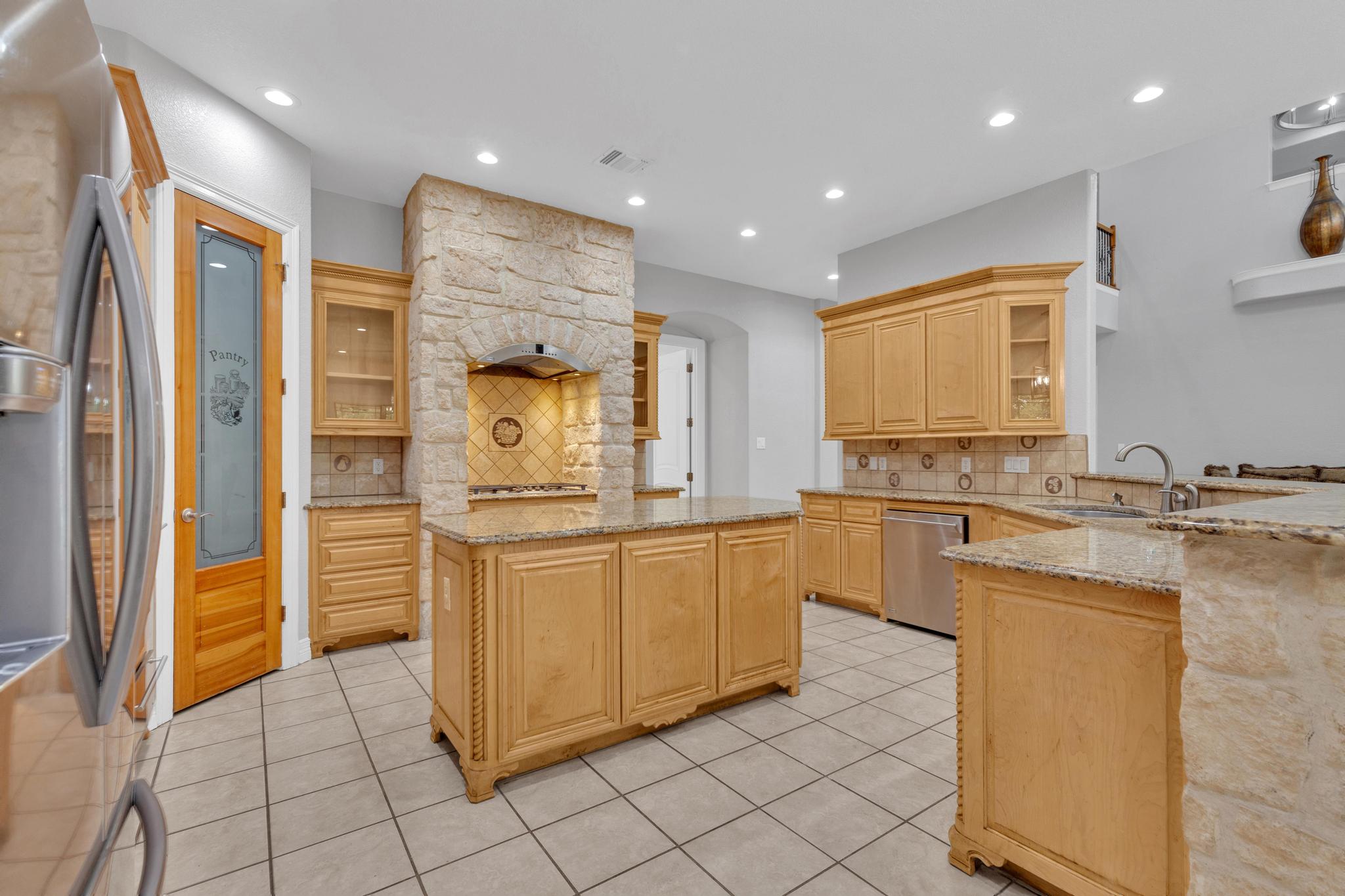 main property photo 9