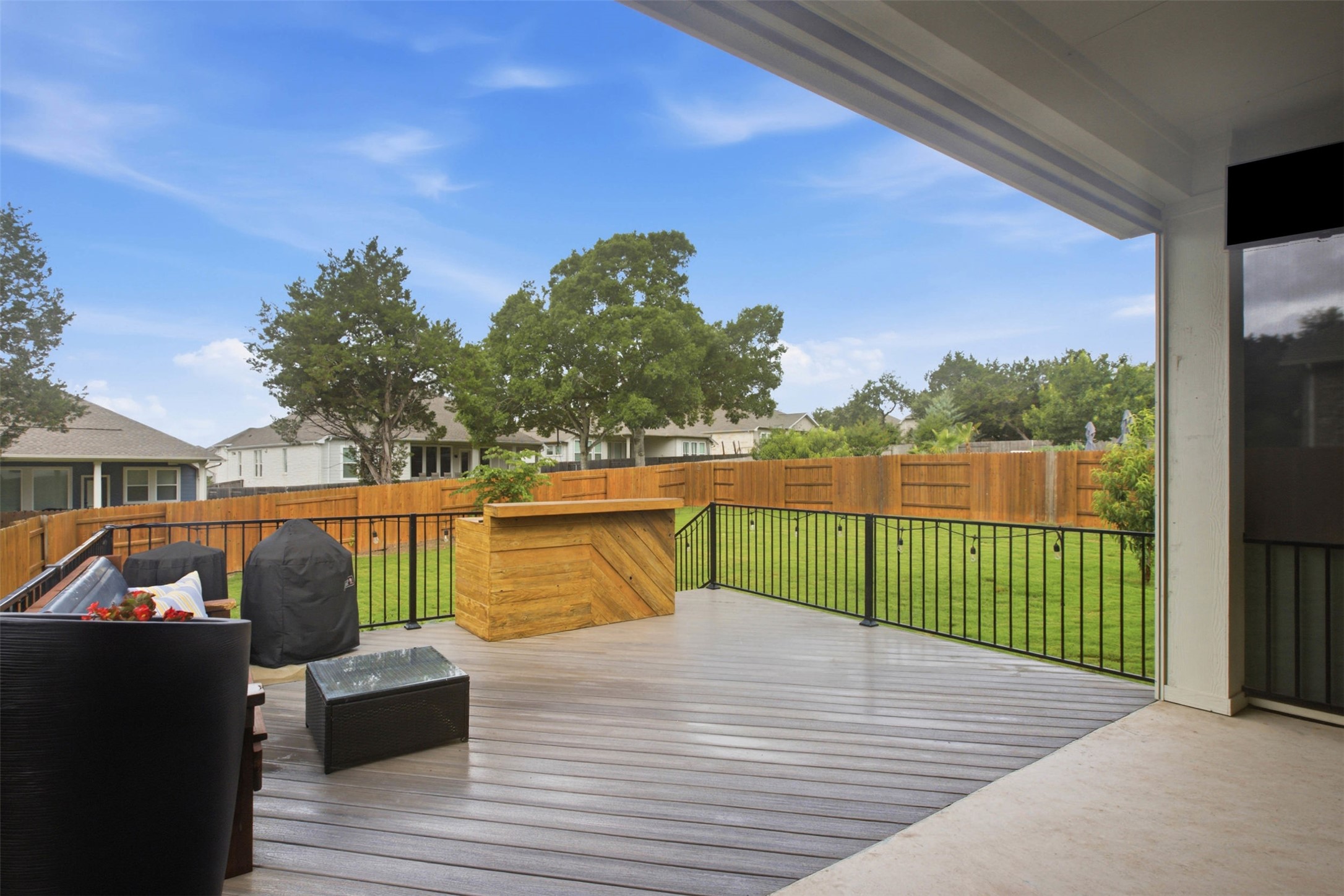main property photo 28