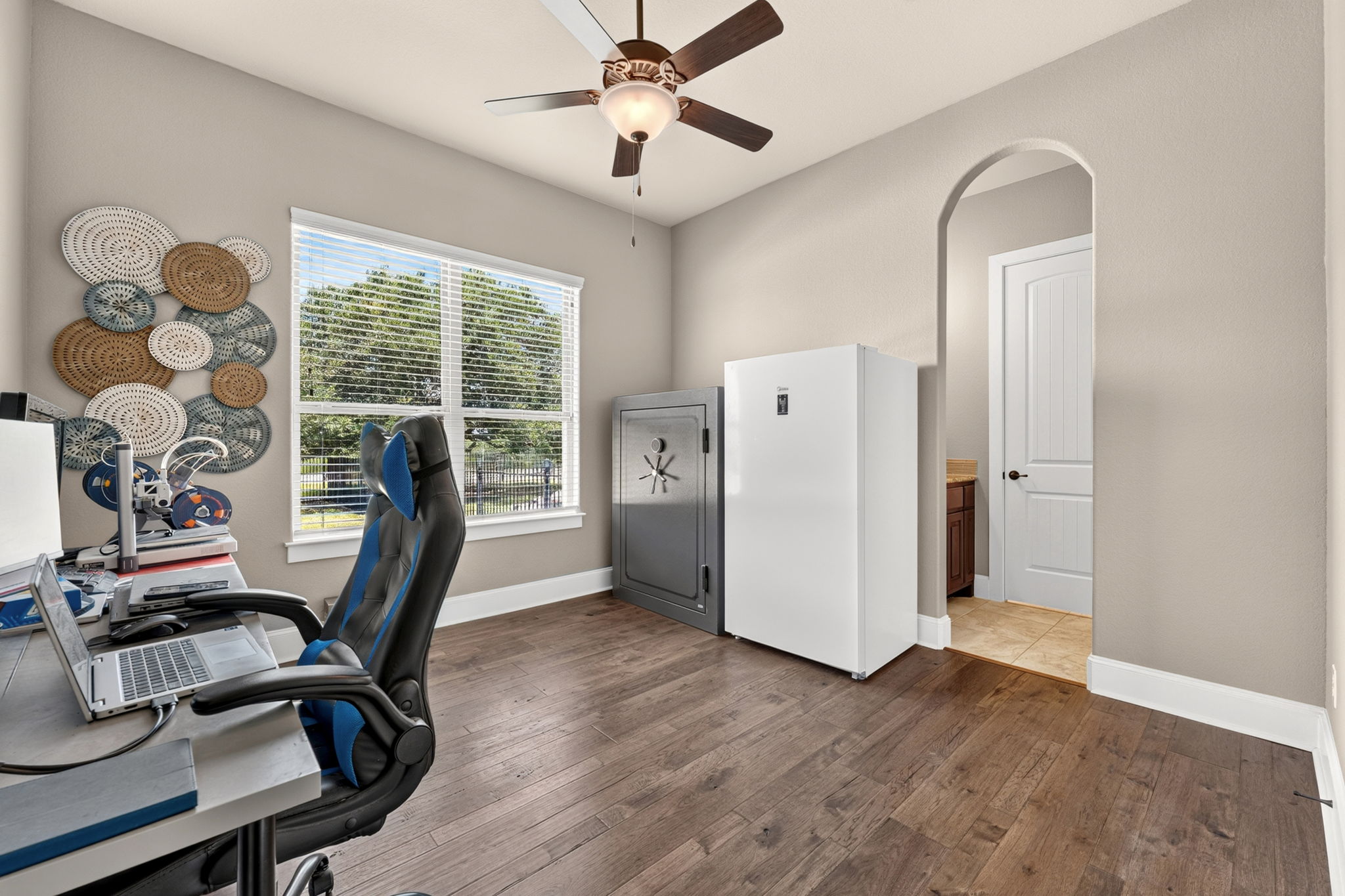 main property photo 28