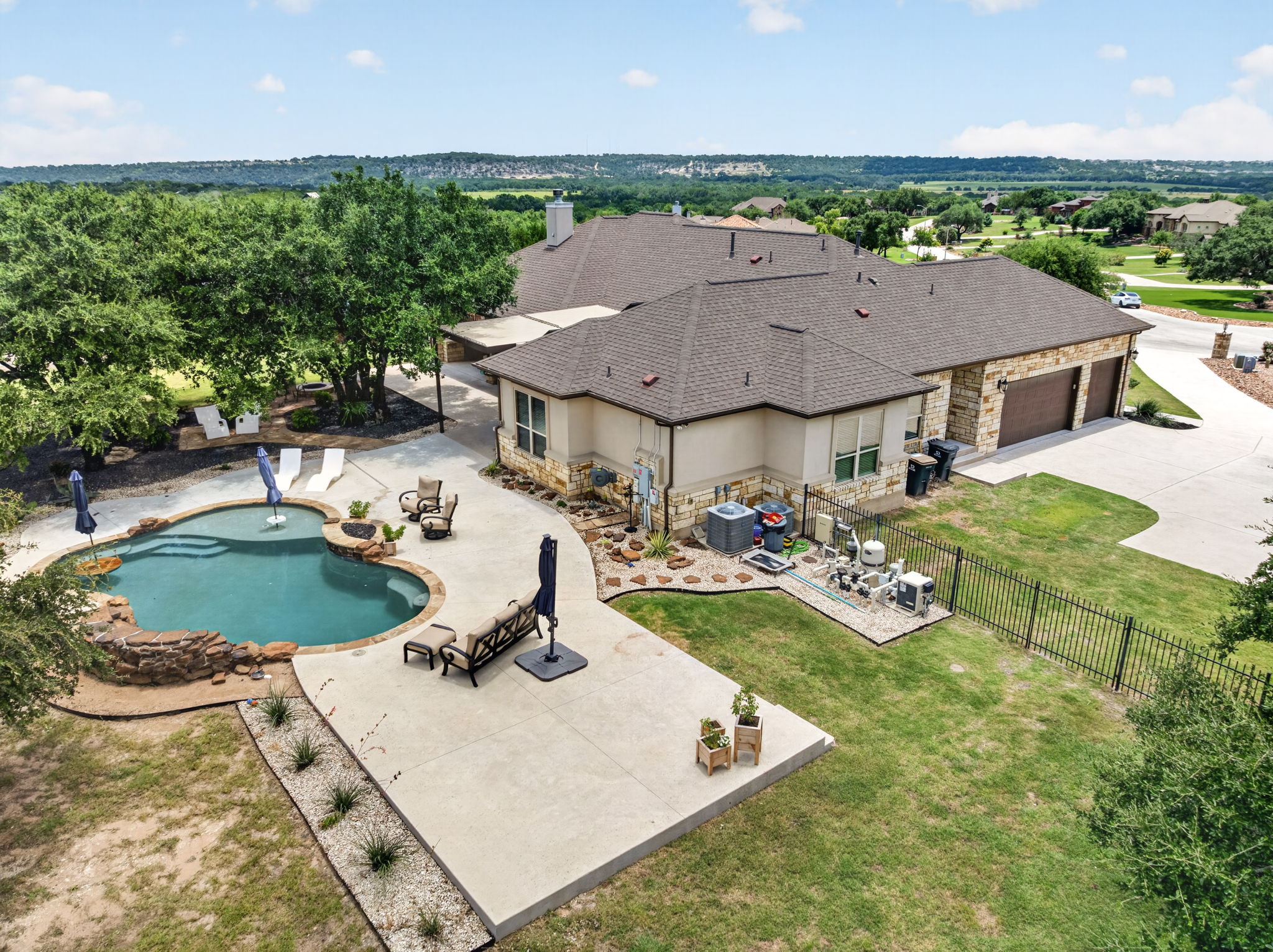 main property photo 37