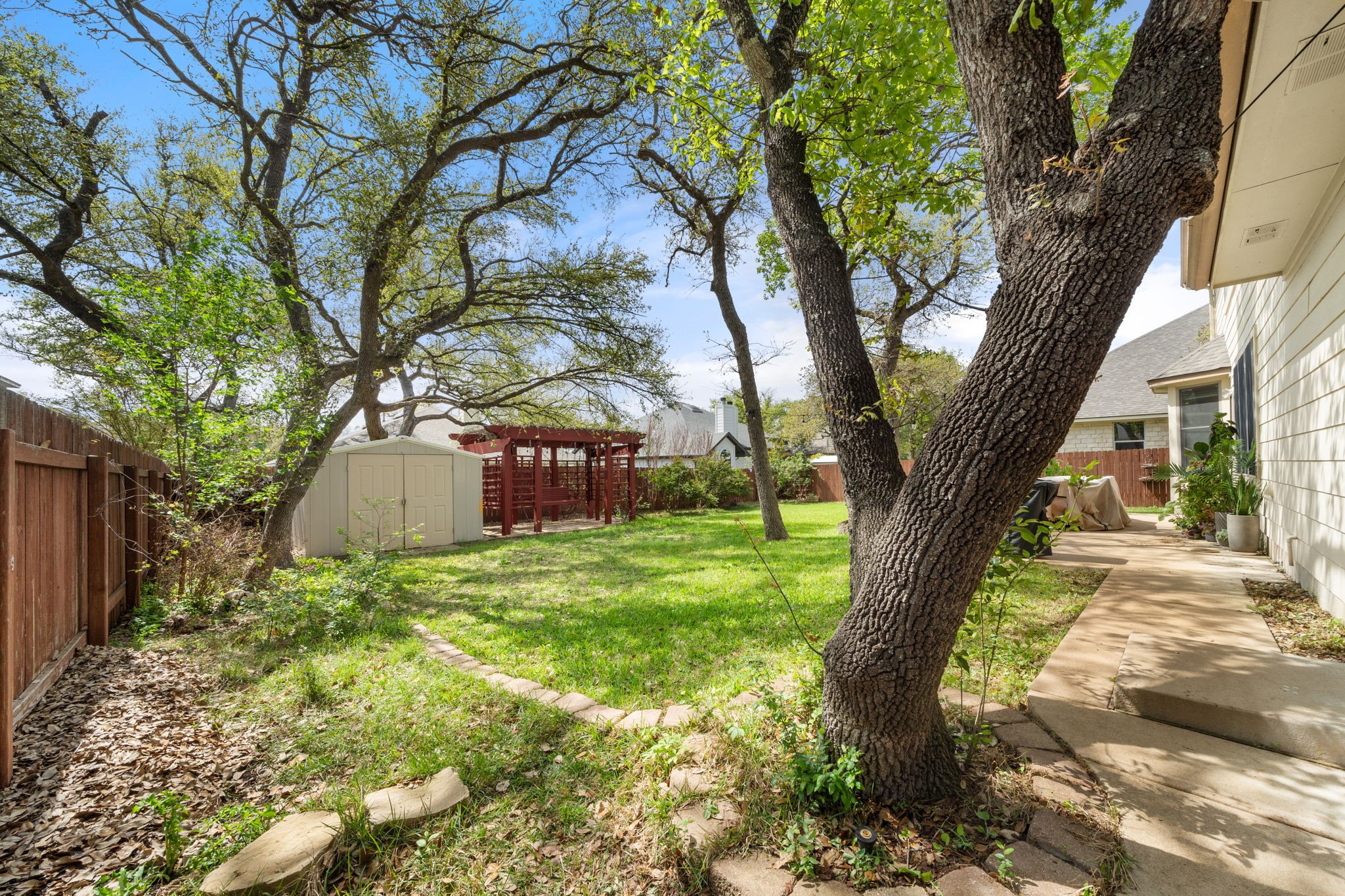 main property photo 30