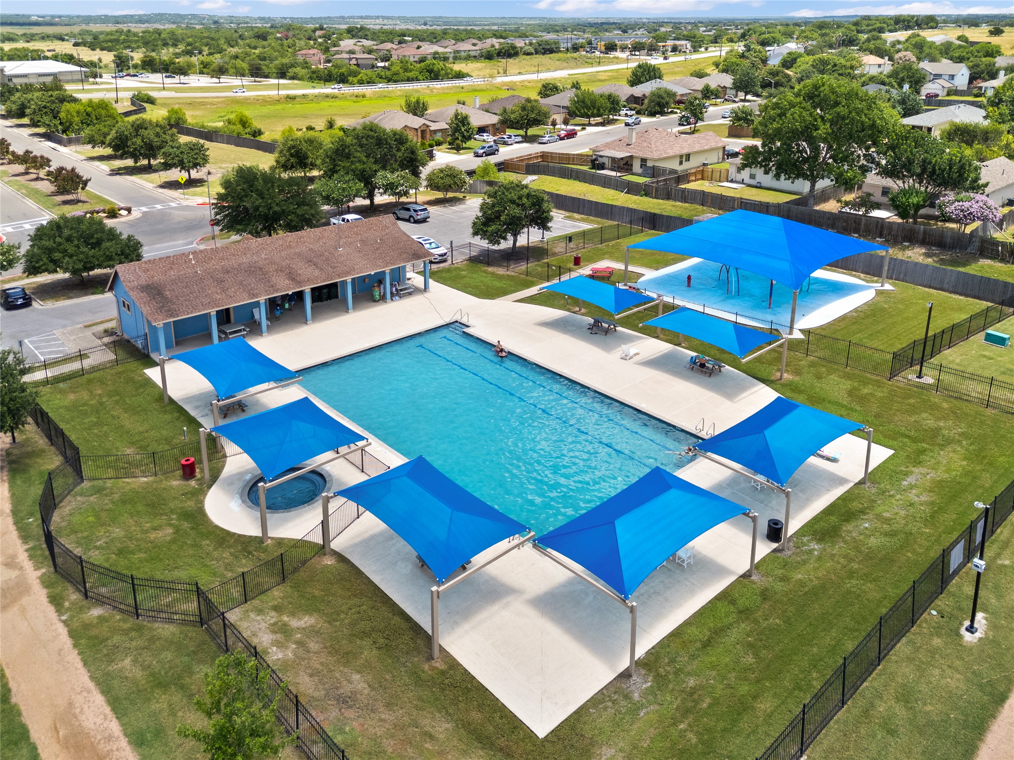 main property photo 25