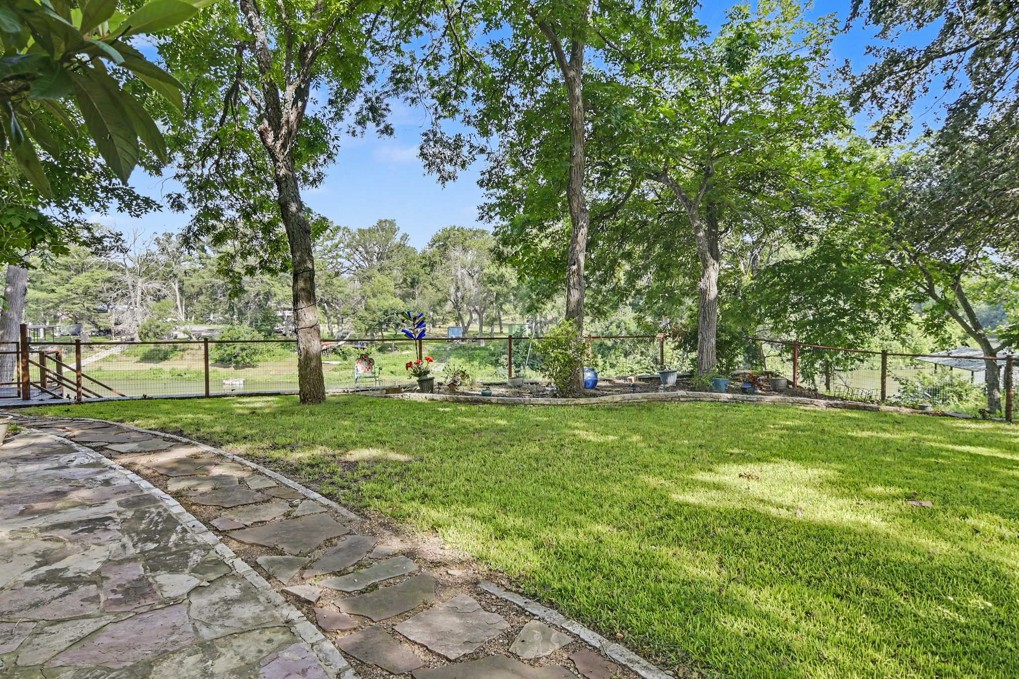 main property photo 30