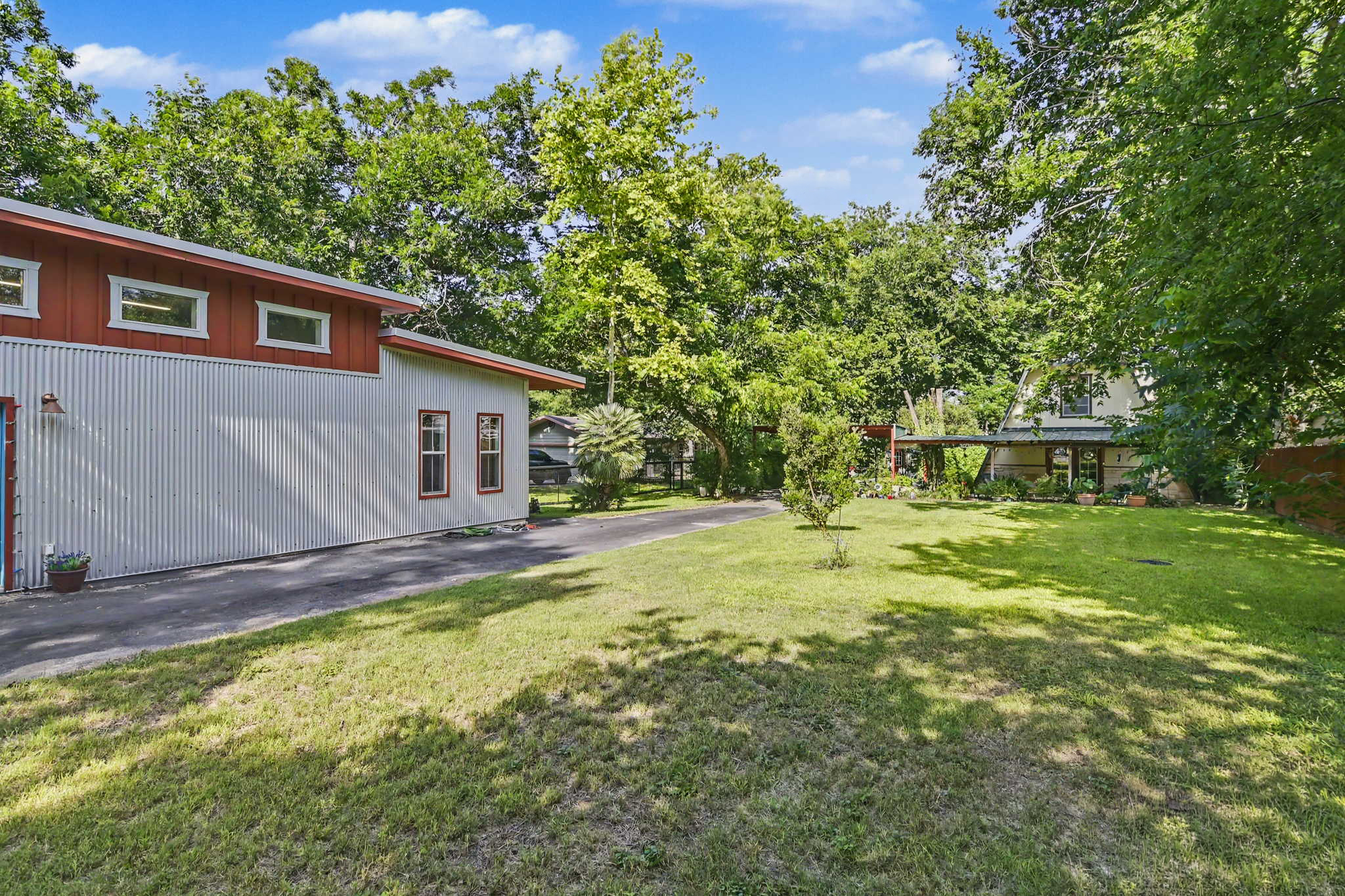 main property photo 33