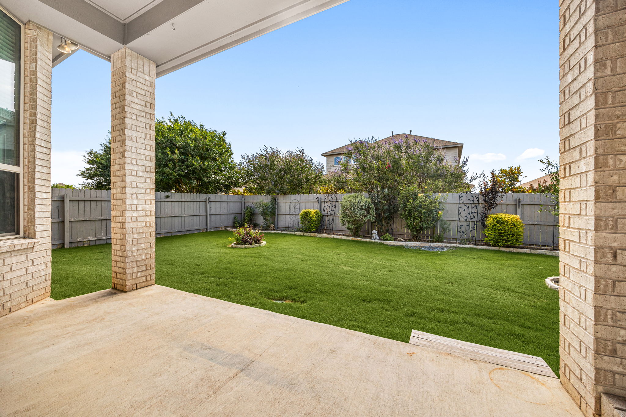 main property photo 25