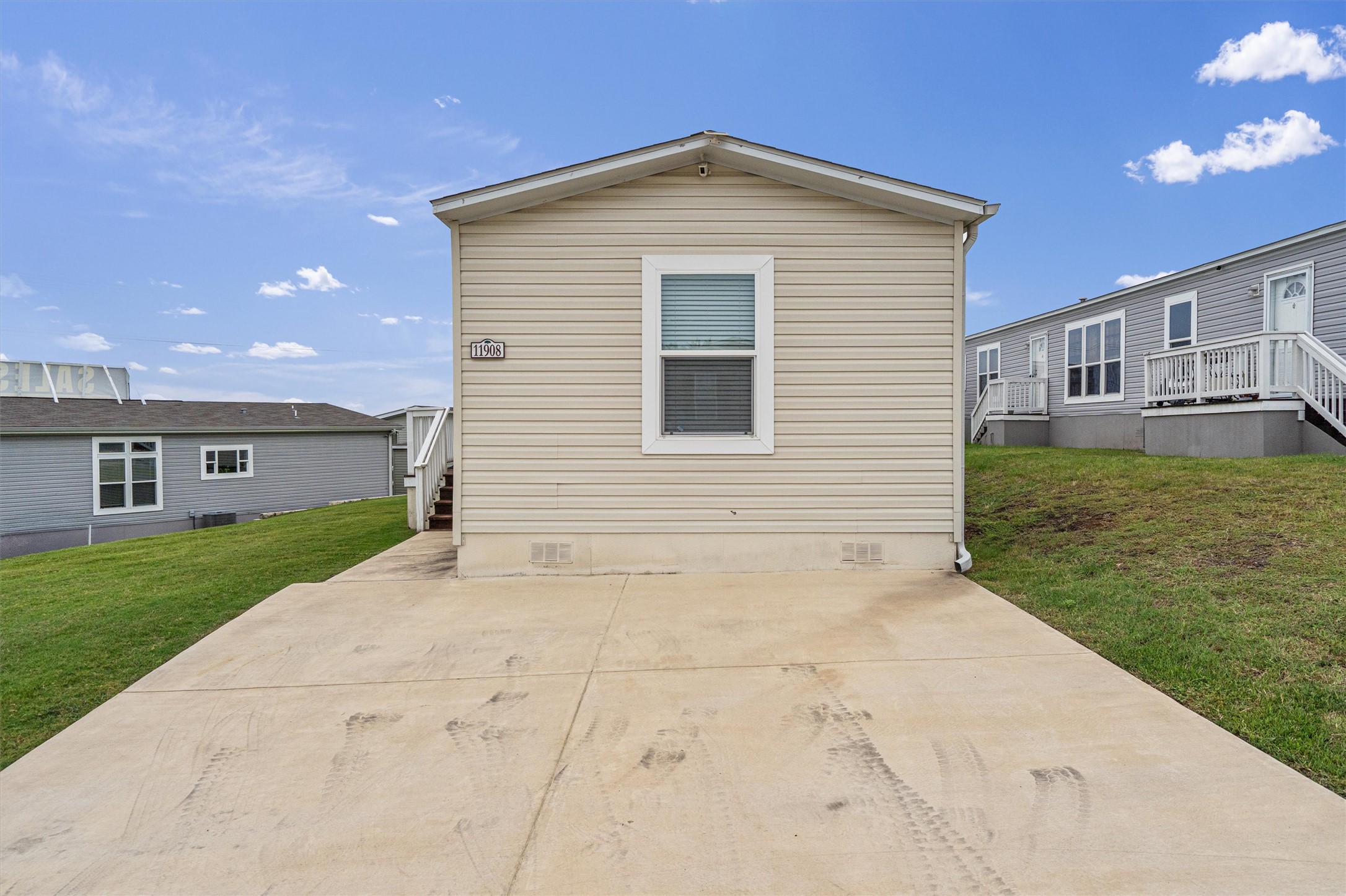 main property photo 22