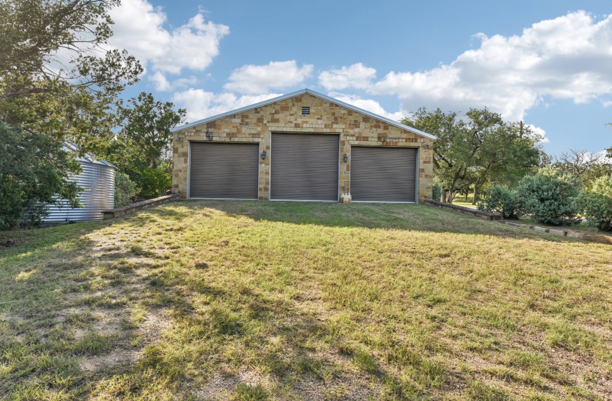 main property photo 37