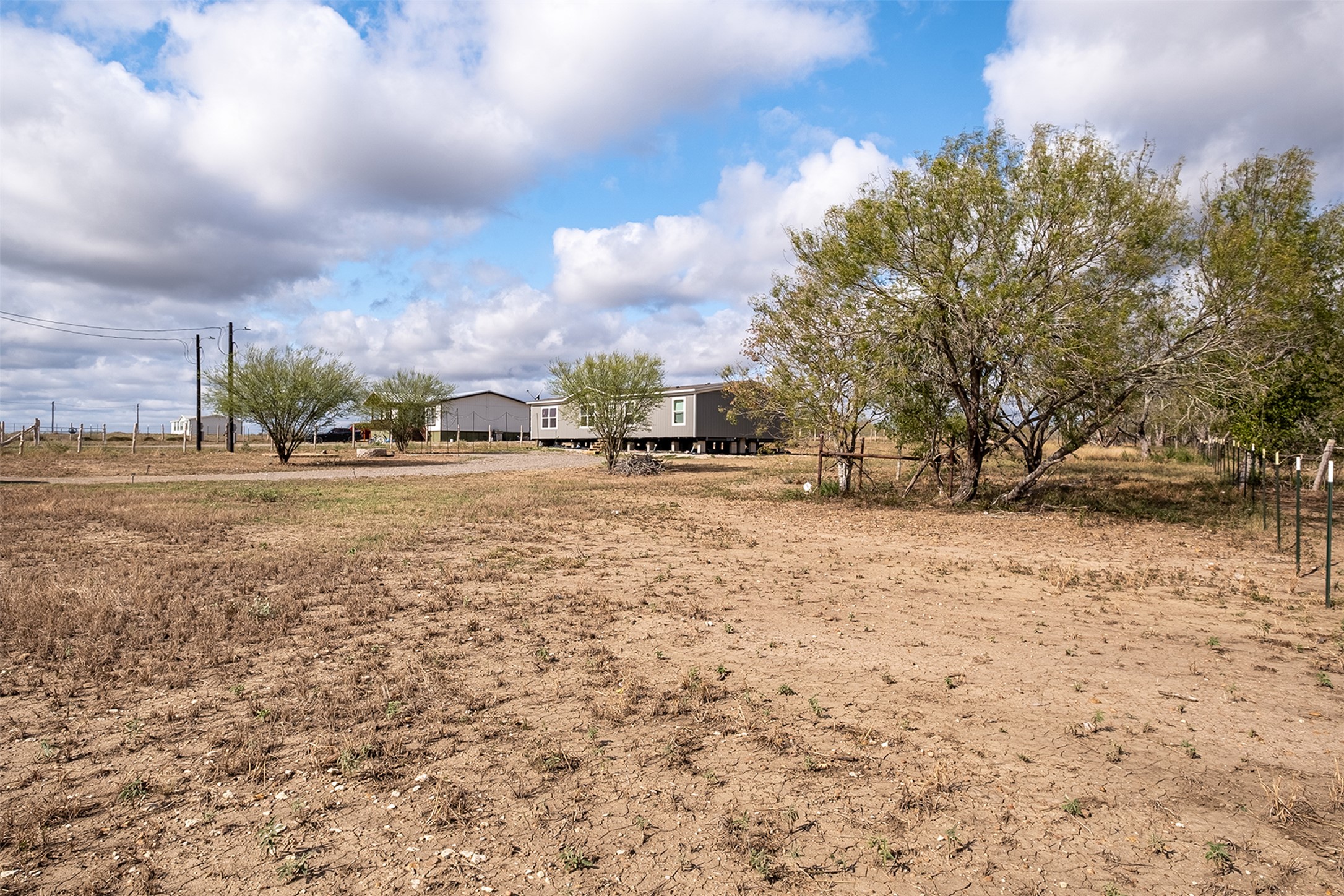 main property photo 33