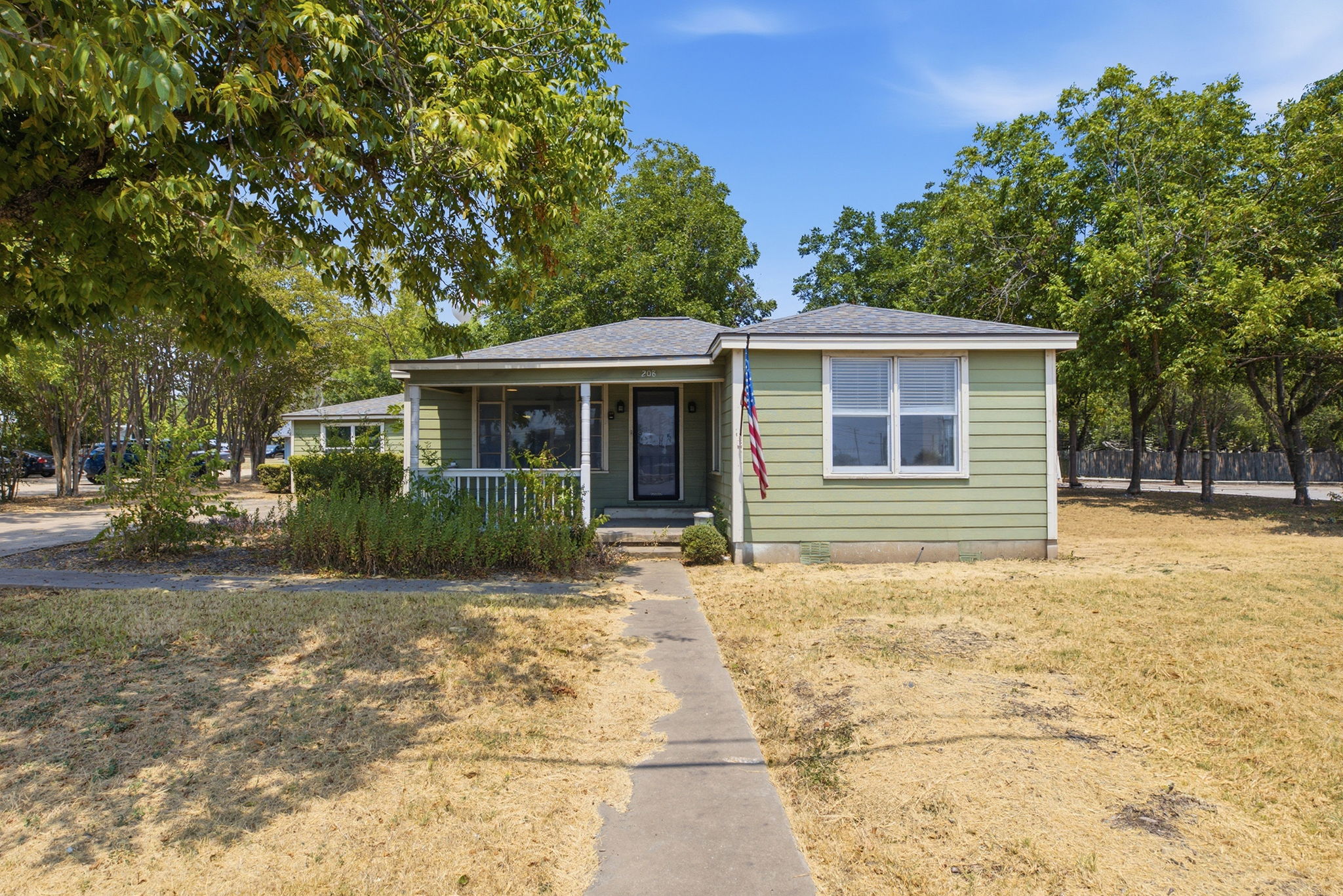 main property photo 31